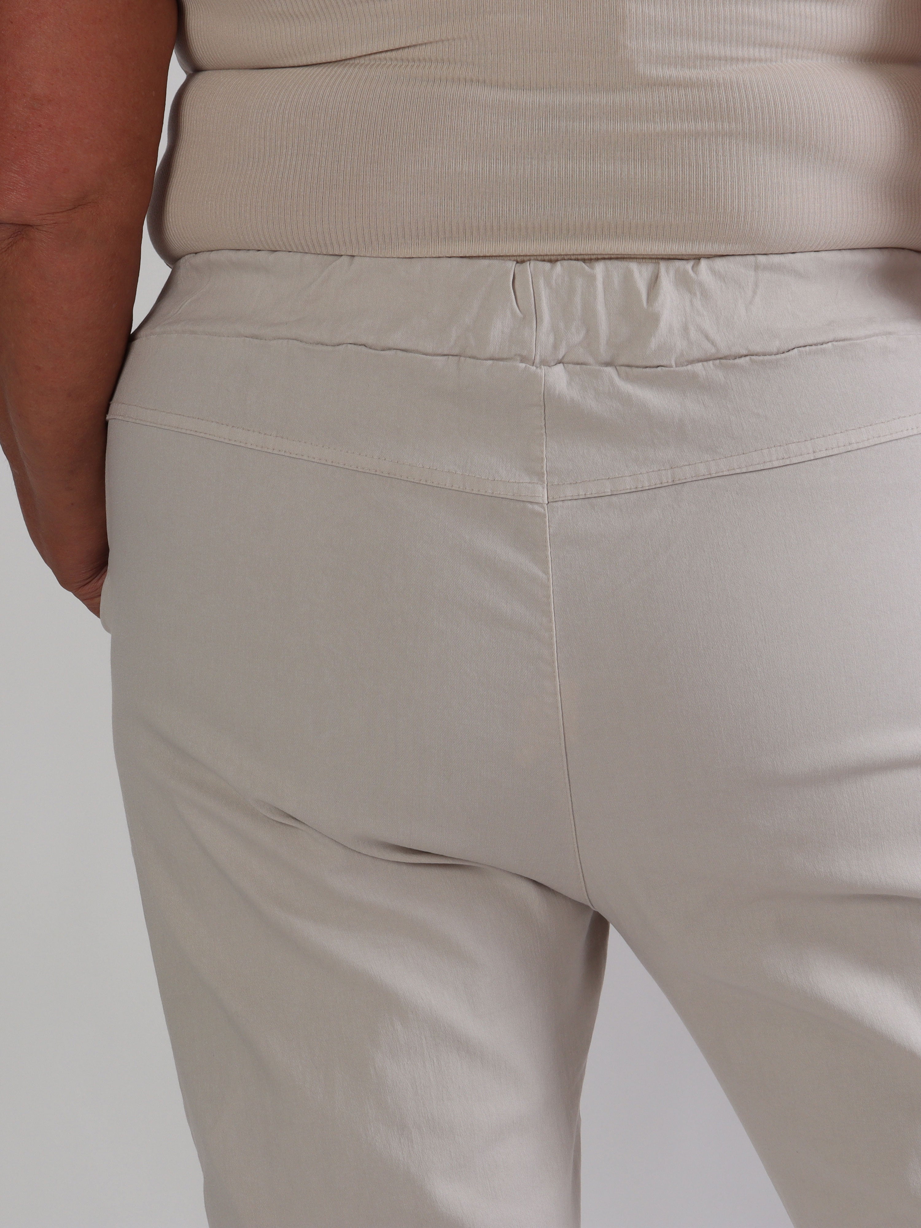 Dakota Plain - Plus size bukser i viskoseblanding med elastikkant og bindebånd i livet