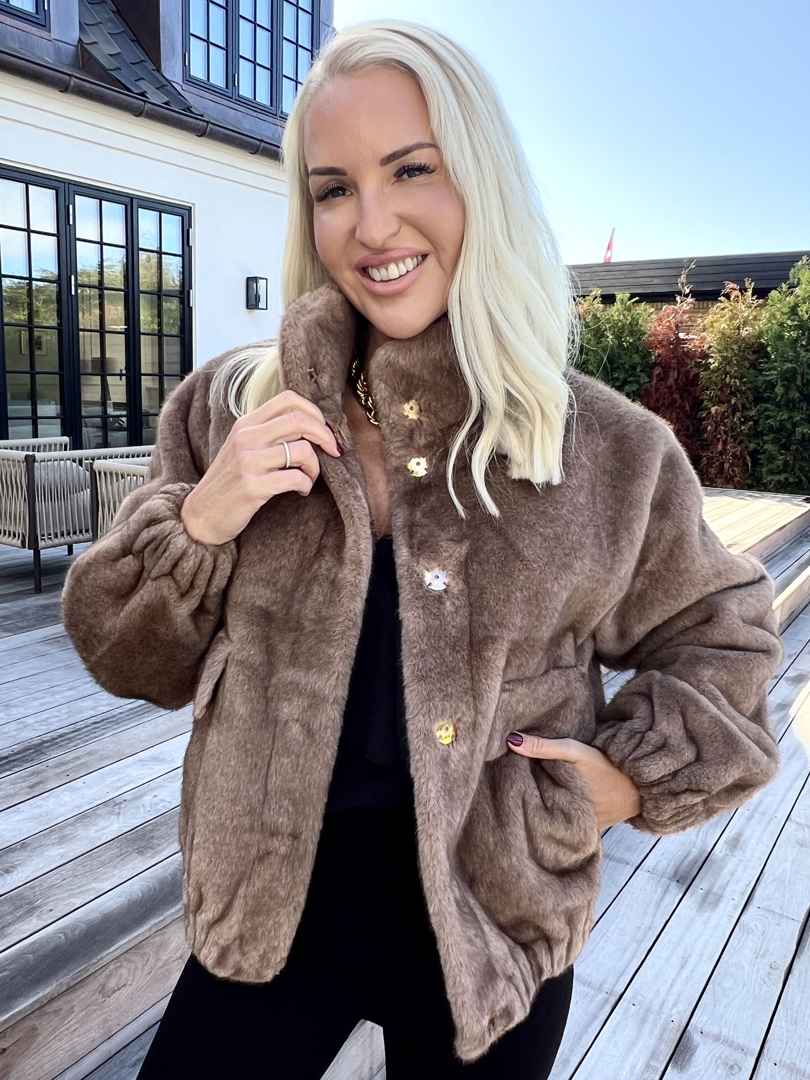 Daniela - Mjuk bomberjacka i fuskpäls