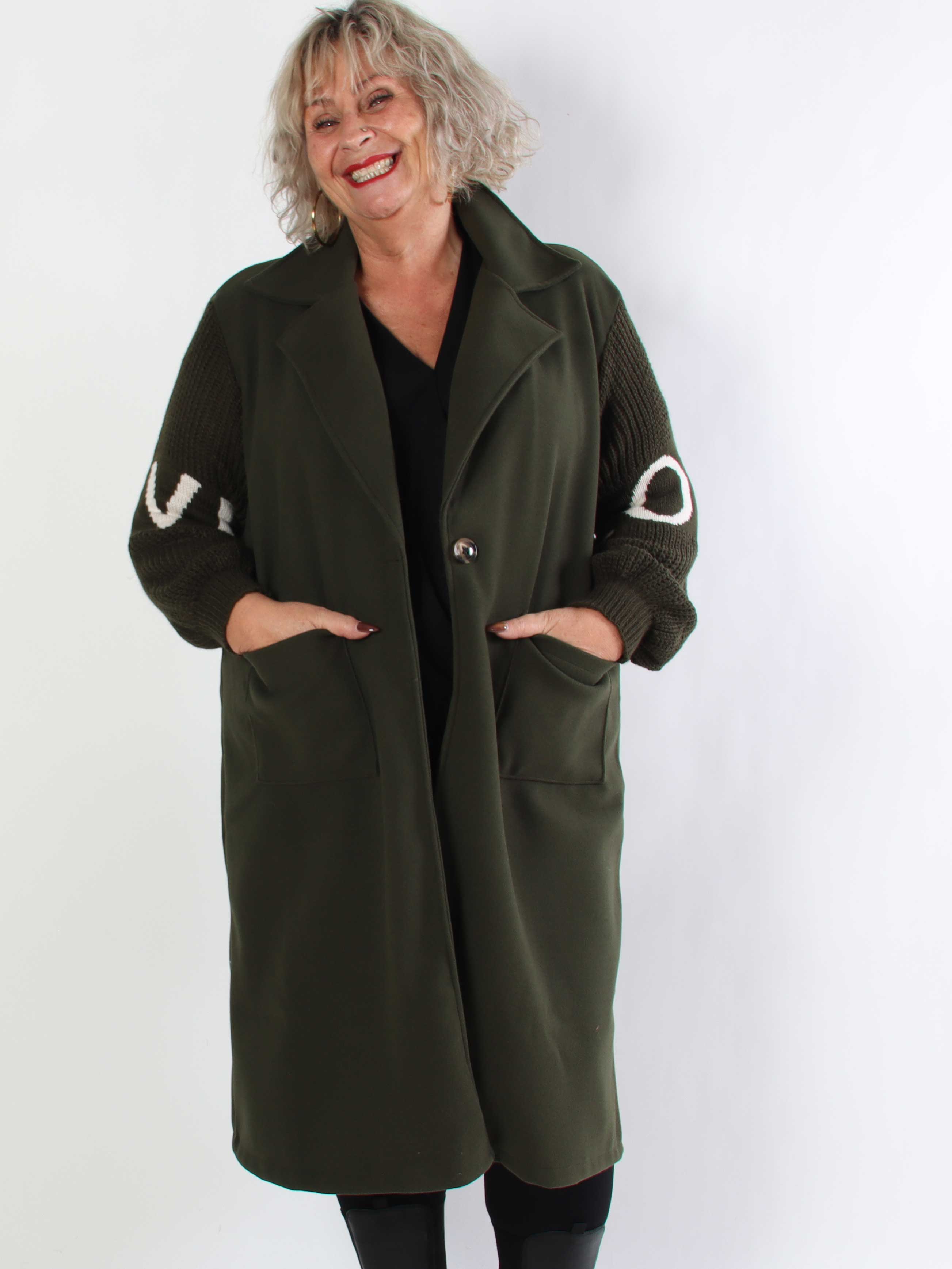 Debbie Midi - Fin plus size kappa med stickade ärmar