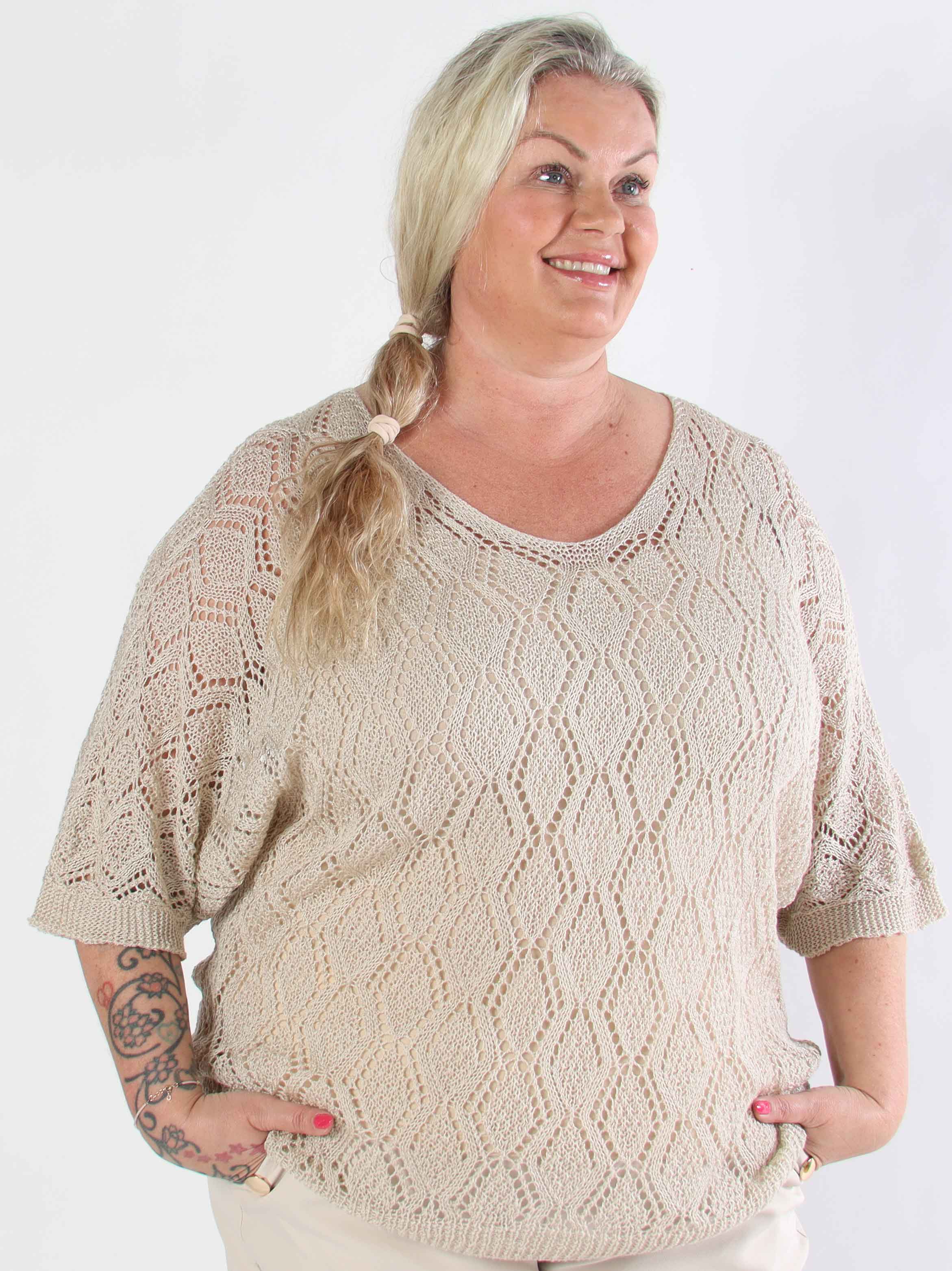 Deisy - Söt plus size-tunika i stickat spetsmönster