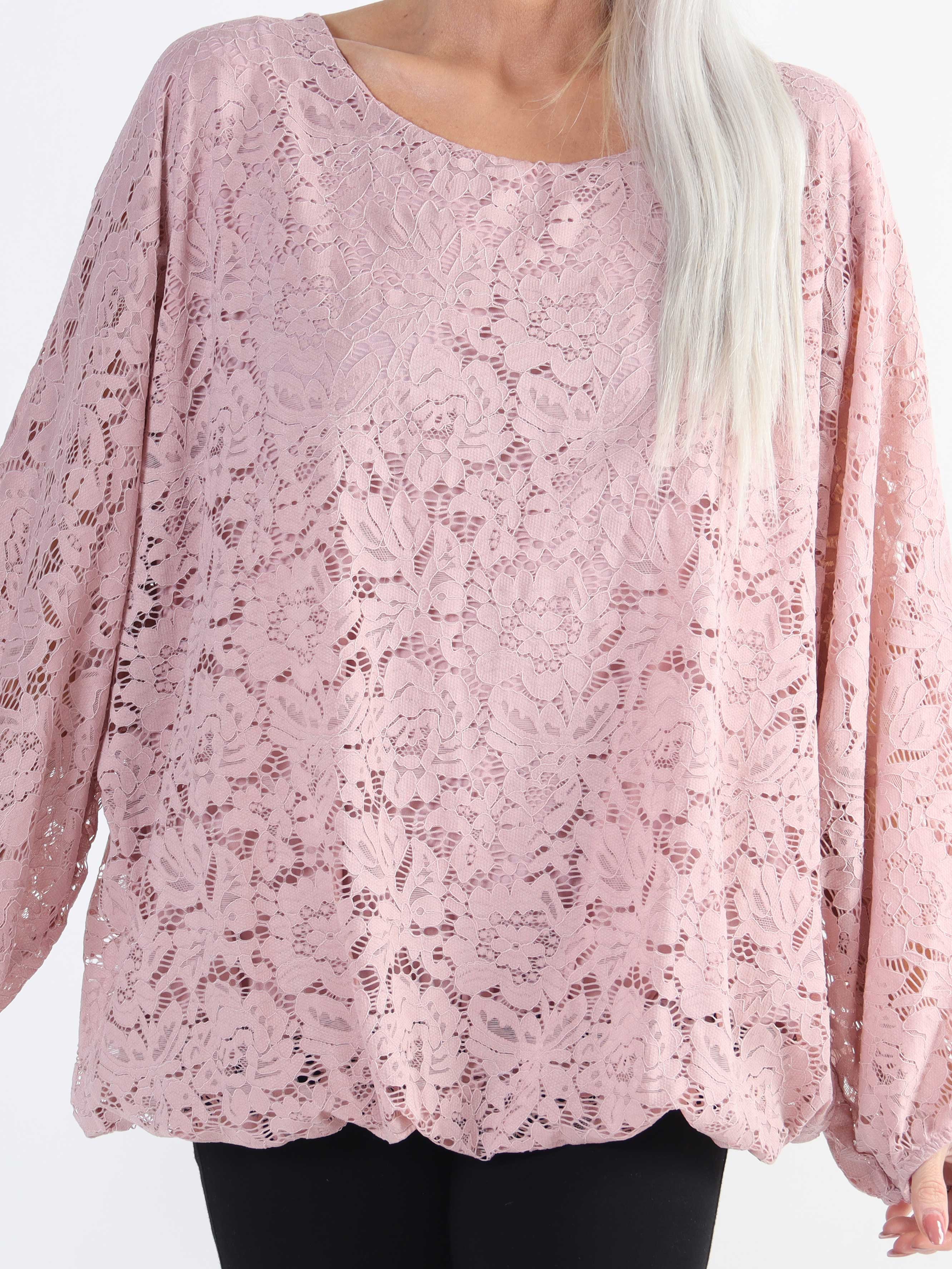 Destiny Lace - Plus size spetsblus med fladdermusärmar