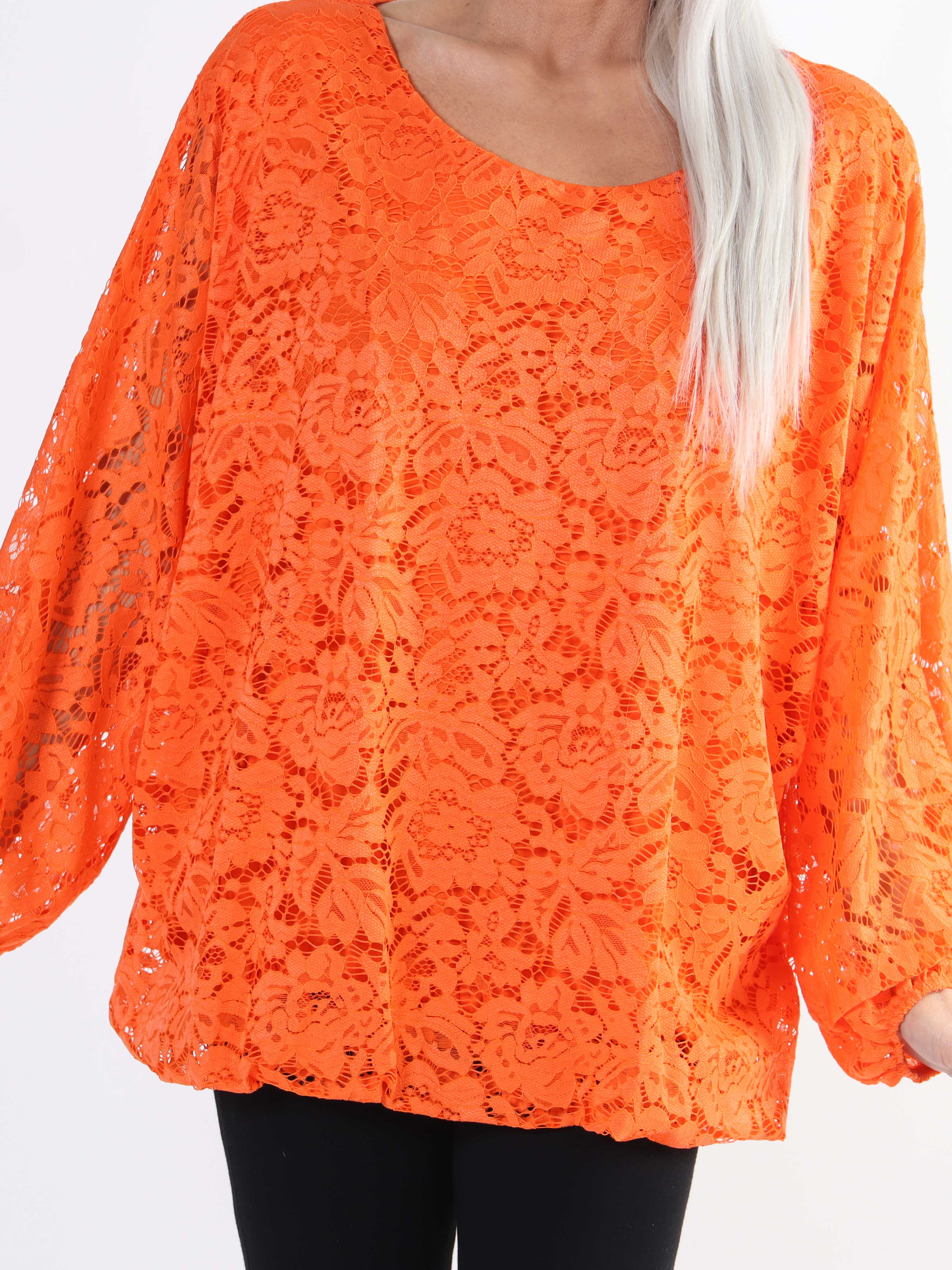 Destiny Lace - Plus size spetsblus med fladdermusärmar