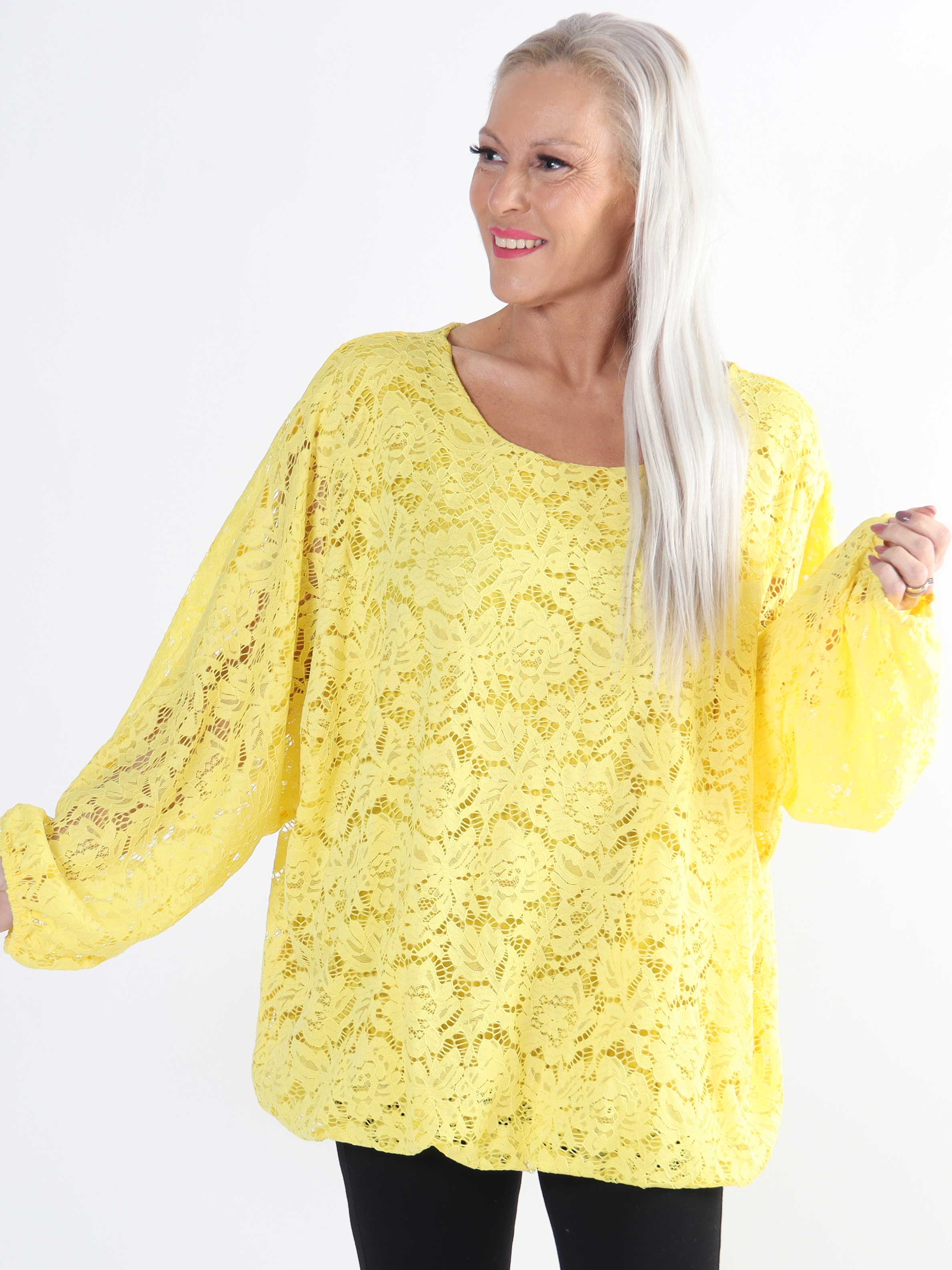 Destiny Lace - Plus size spetsblus med fladdermusärmar