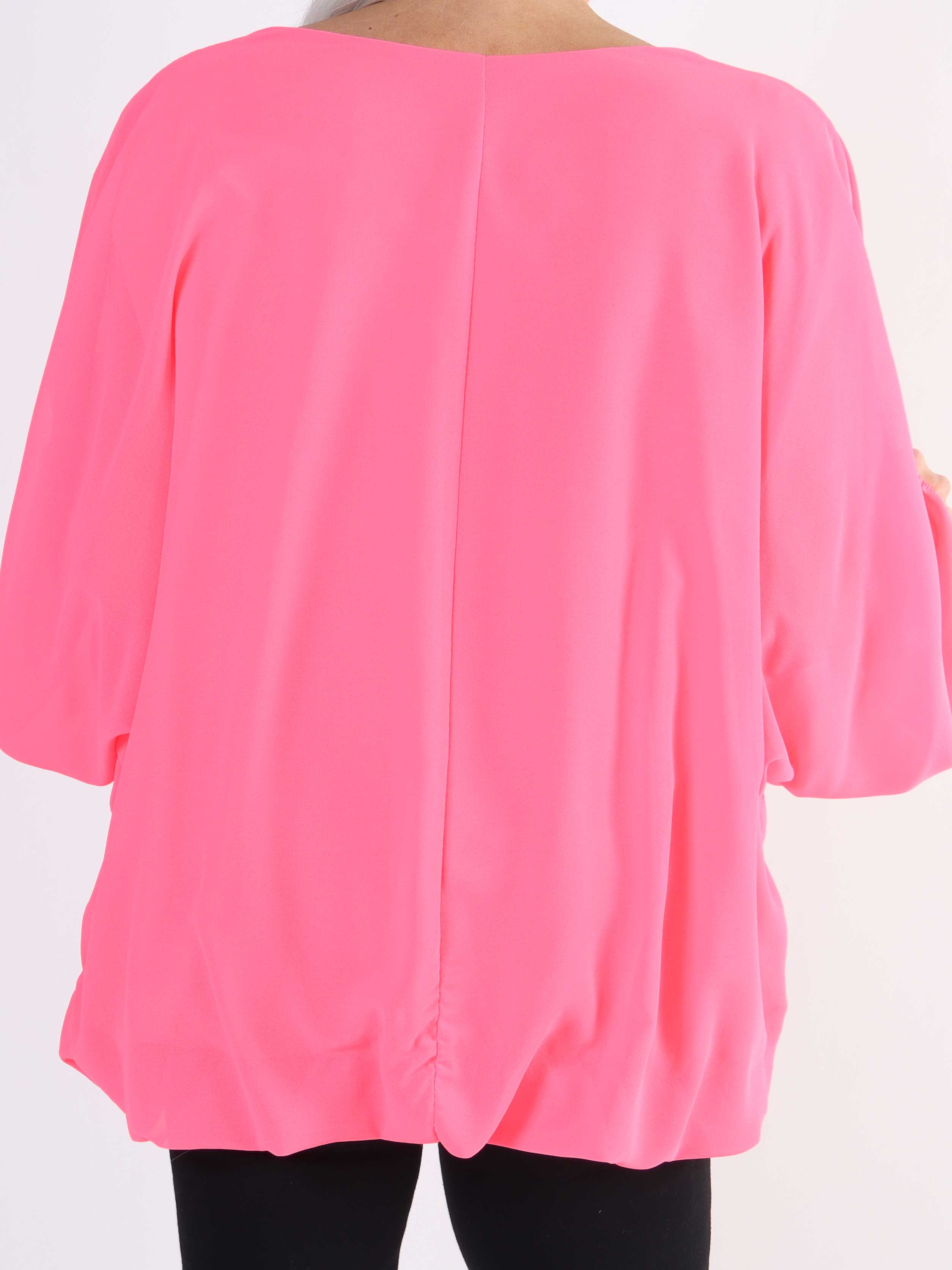 Destiny Plain - Plus size blus i chiffong med fladdermusärmar