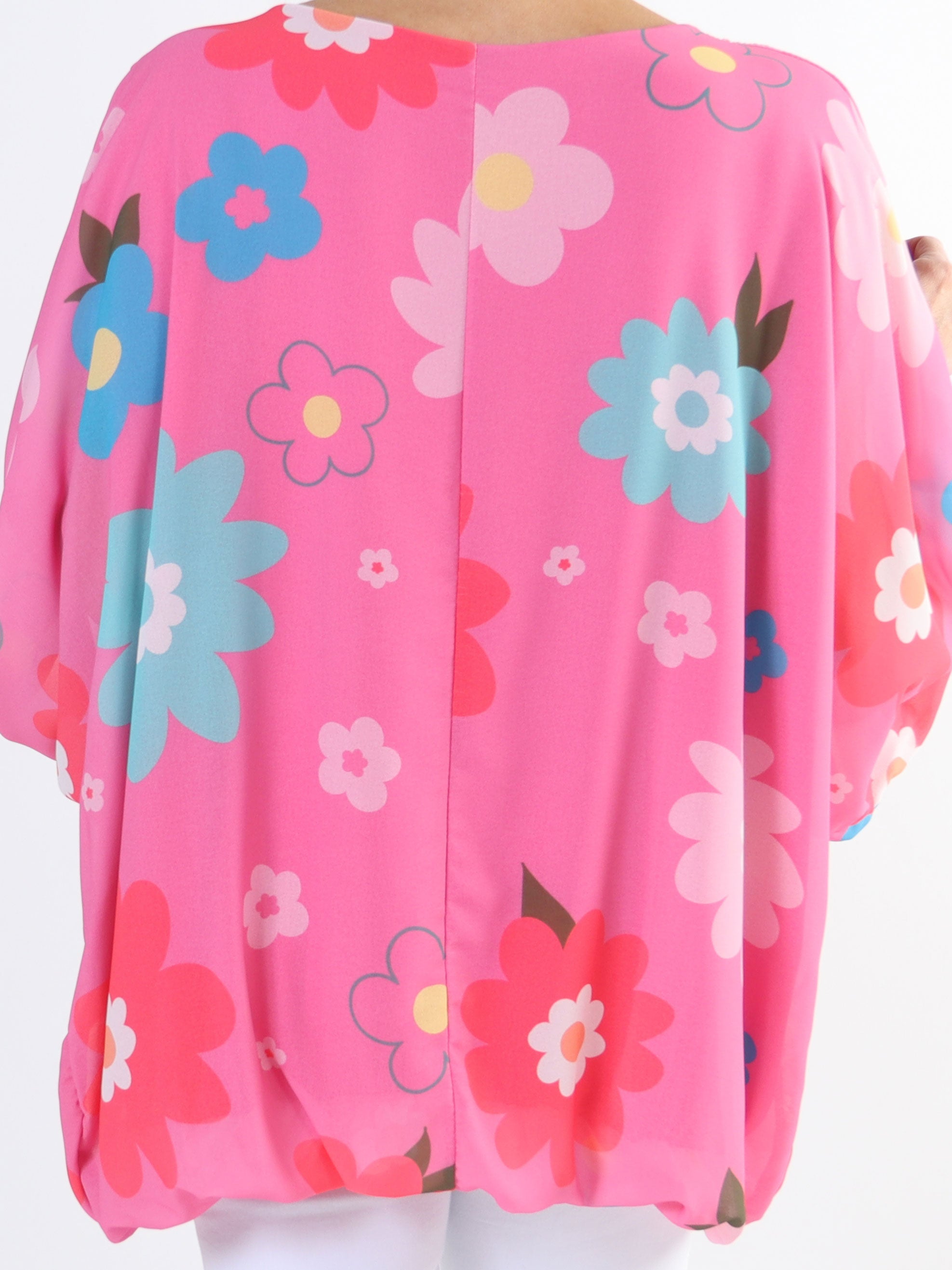 Destiny Flower - Chiffongblus med blommönster i plus size-modell