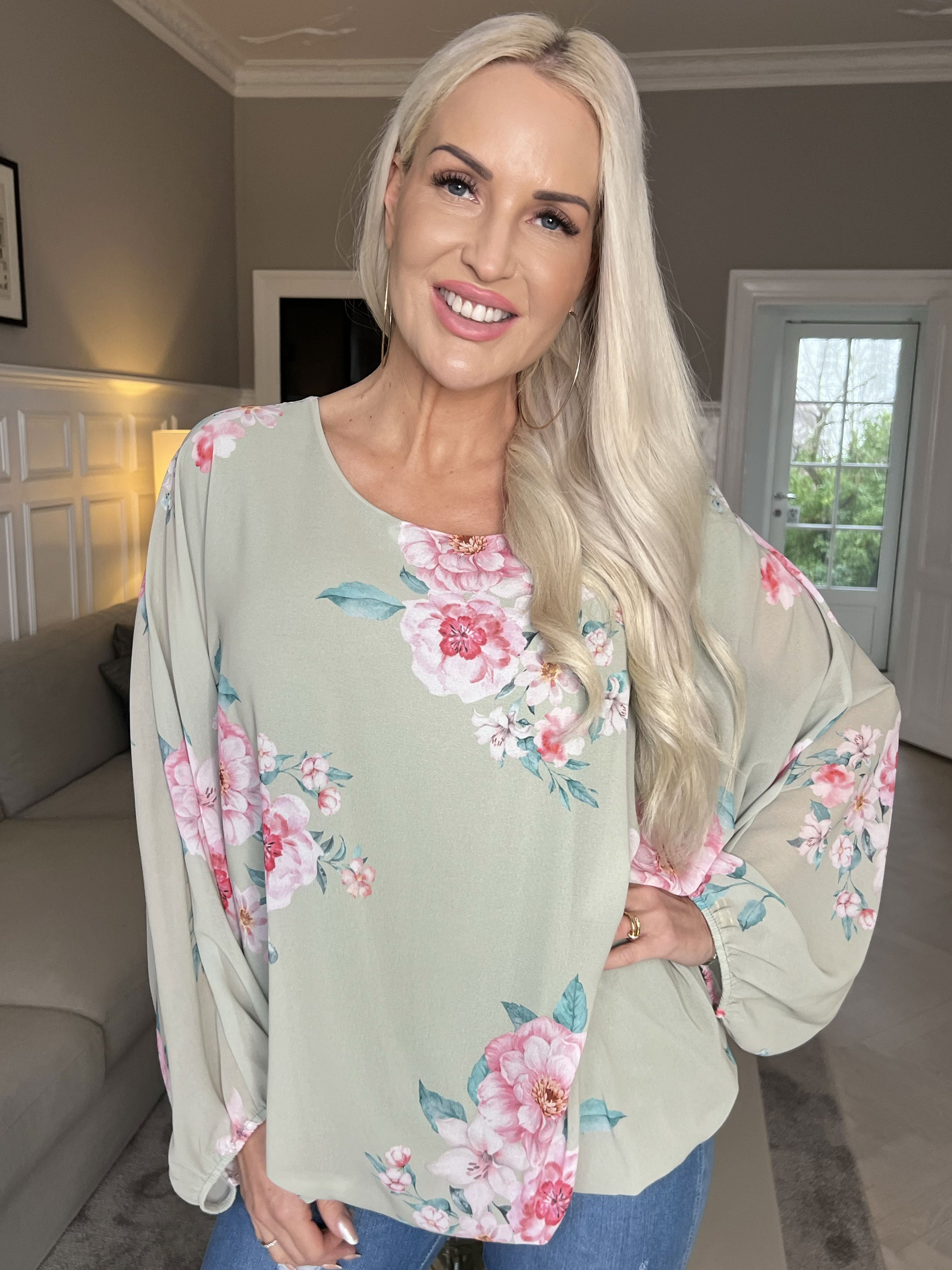 Destiny Rose - Blus i chiffong med bondrosor