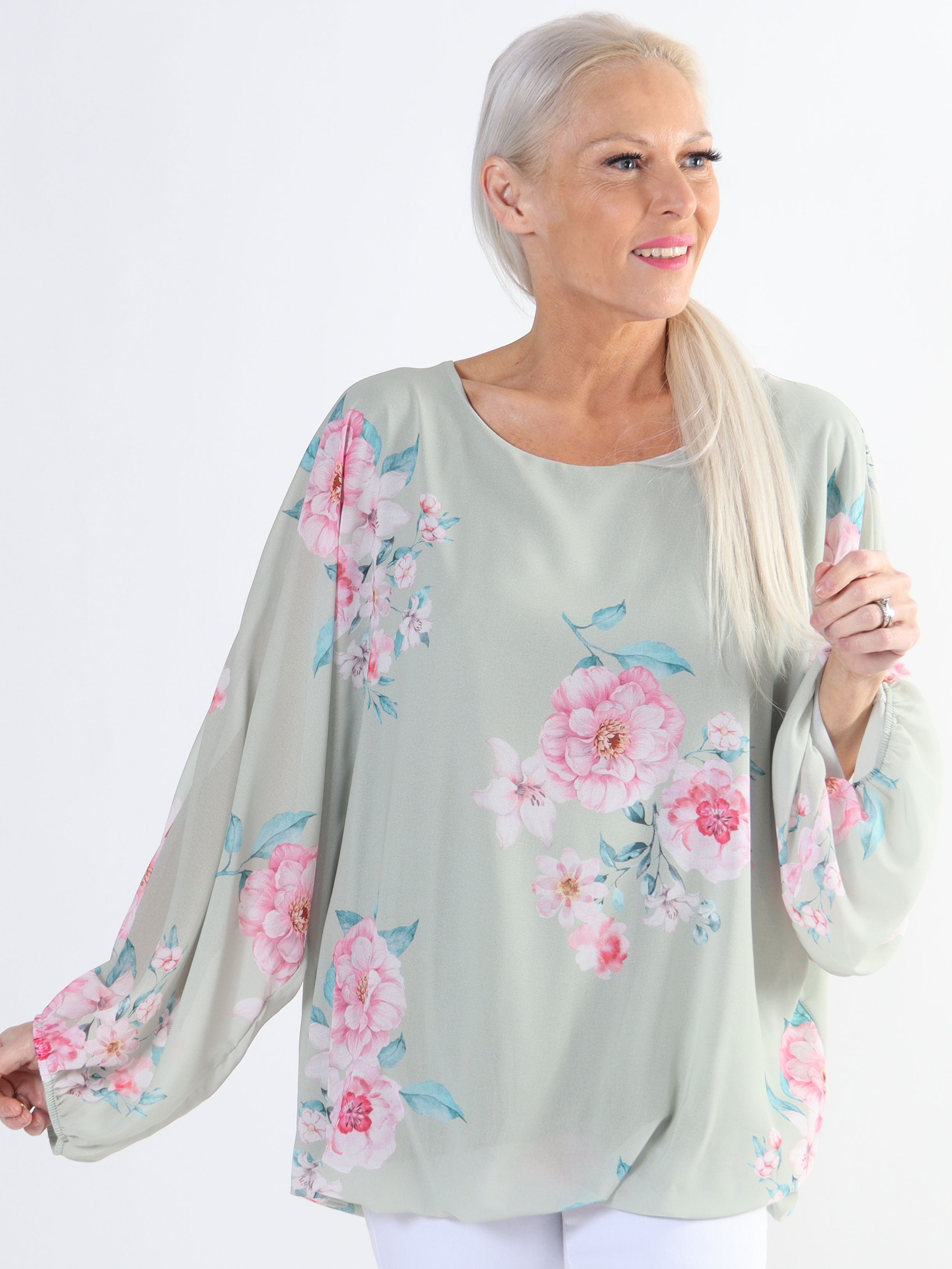 Destiny Rose - Plus size blus i chiffong med bondrosor