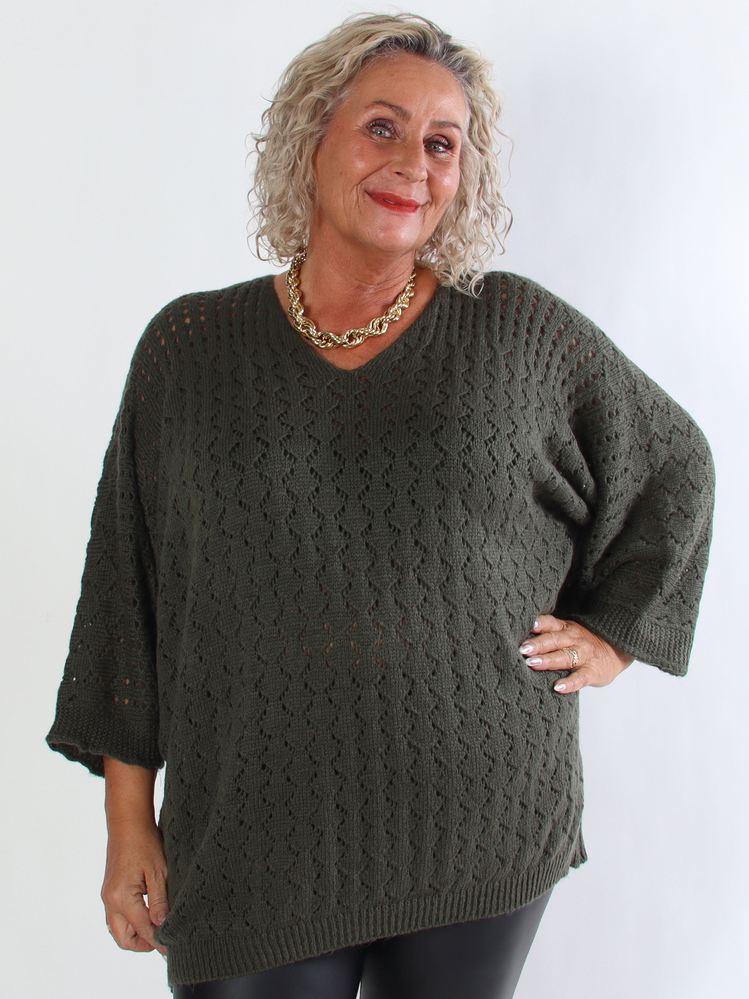 Disa - Stickad plus size tröja med fint hålmönster