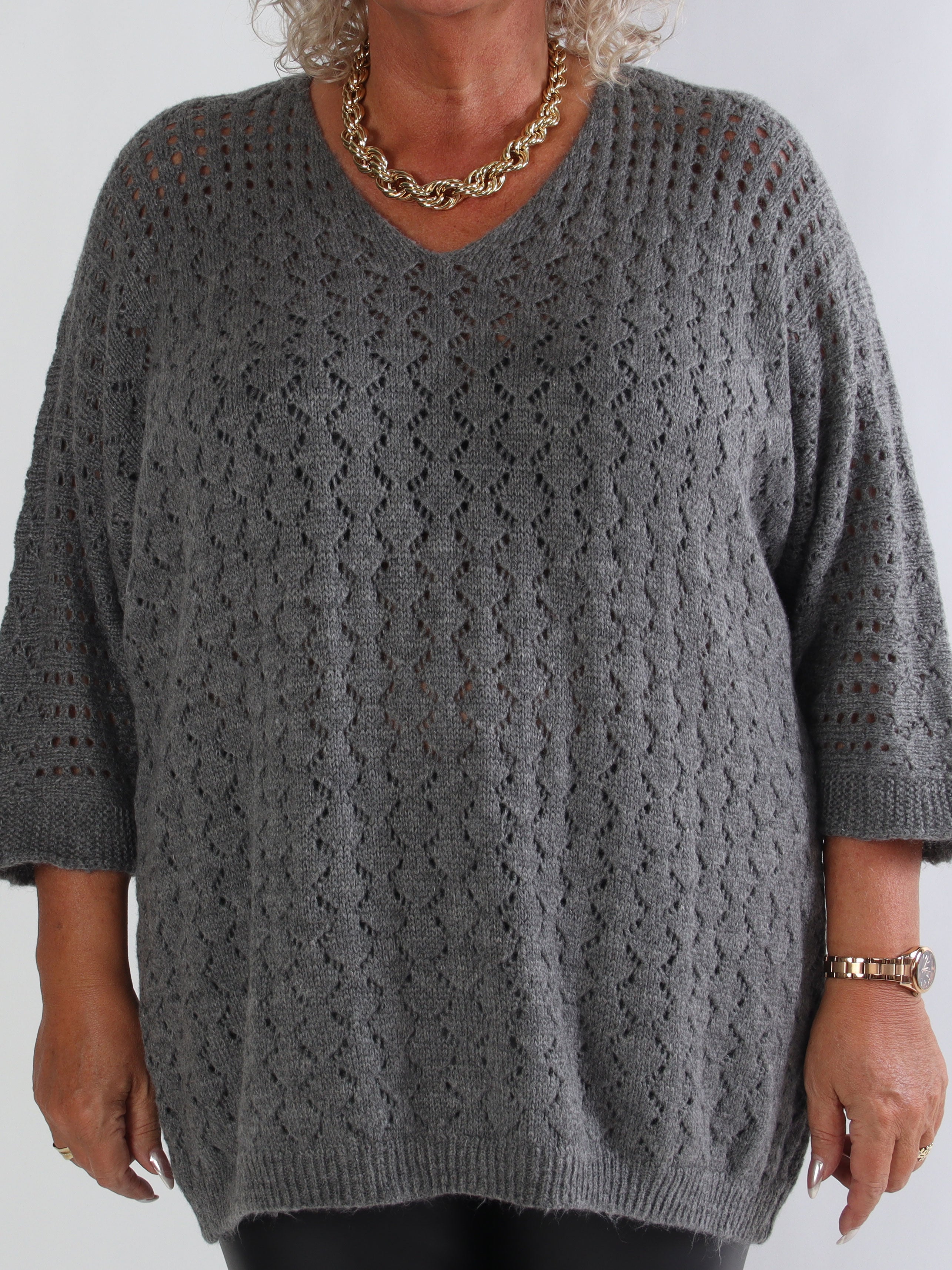 Disa - Stickad plus size tröja med fint hålmönster
