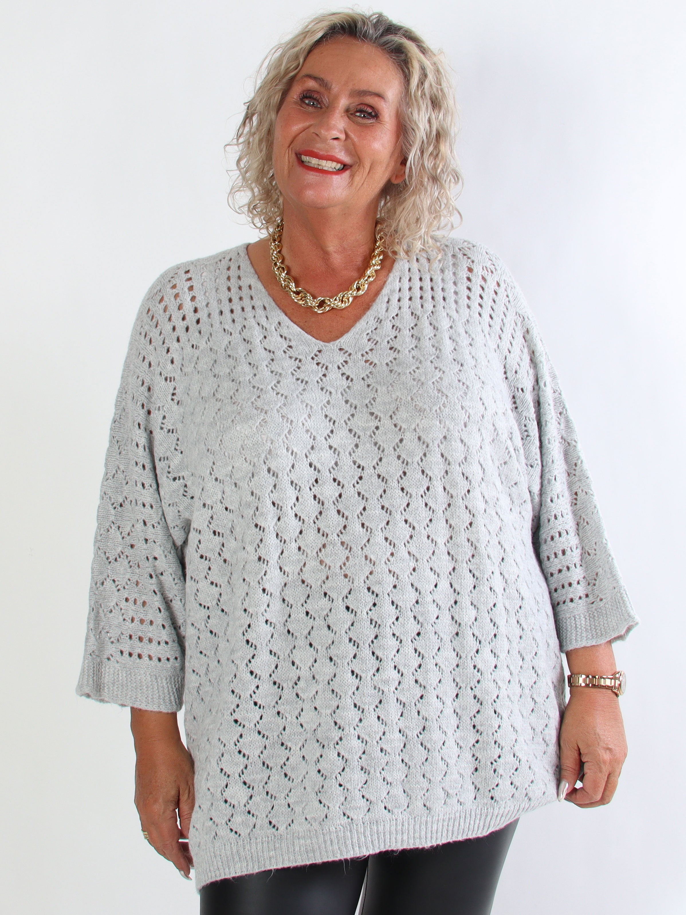 Disa - Stickad plus size tröja med fint hålmönster