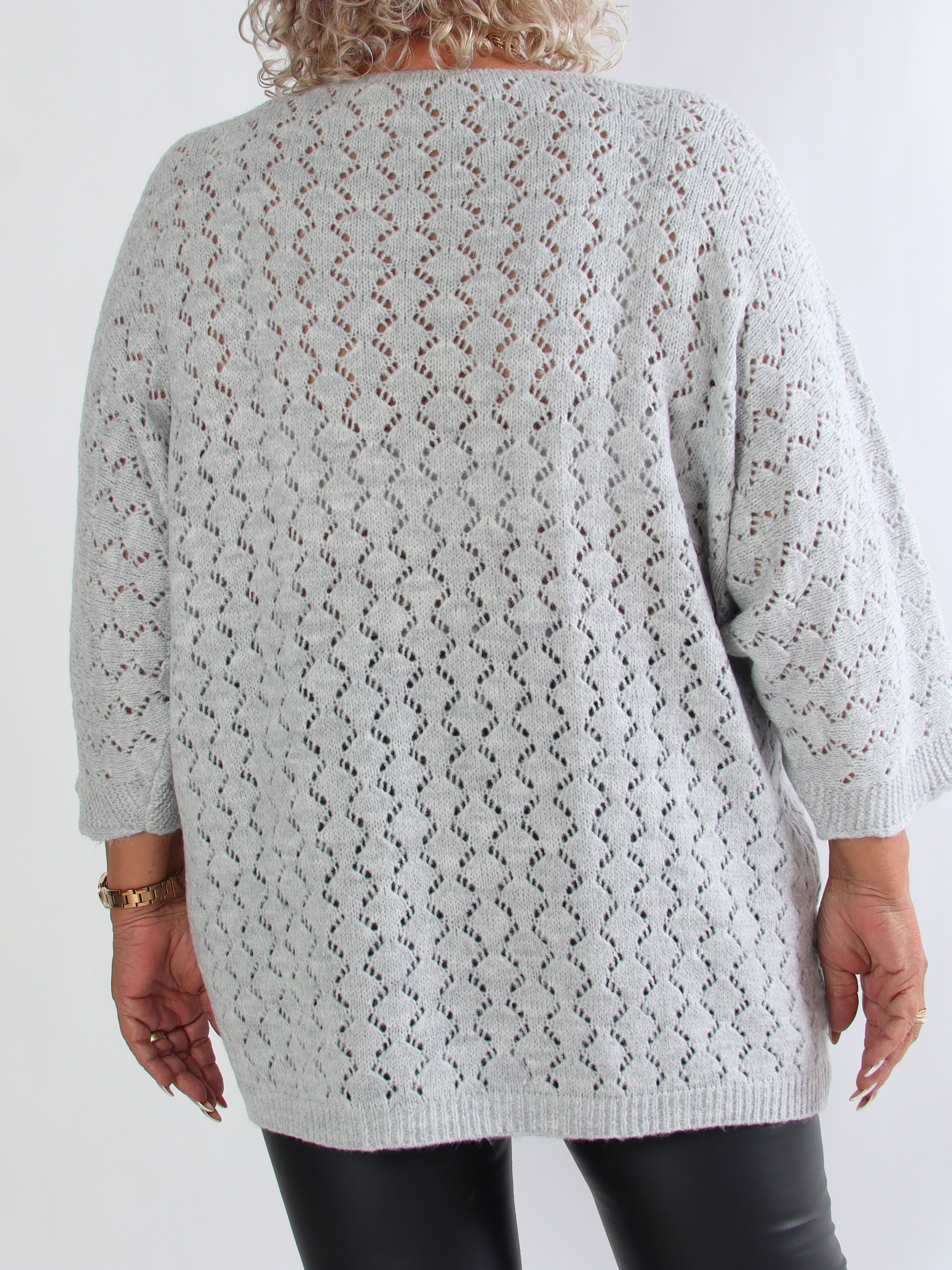 Disa - Stickad plus size tröja med fint hålmönster