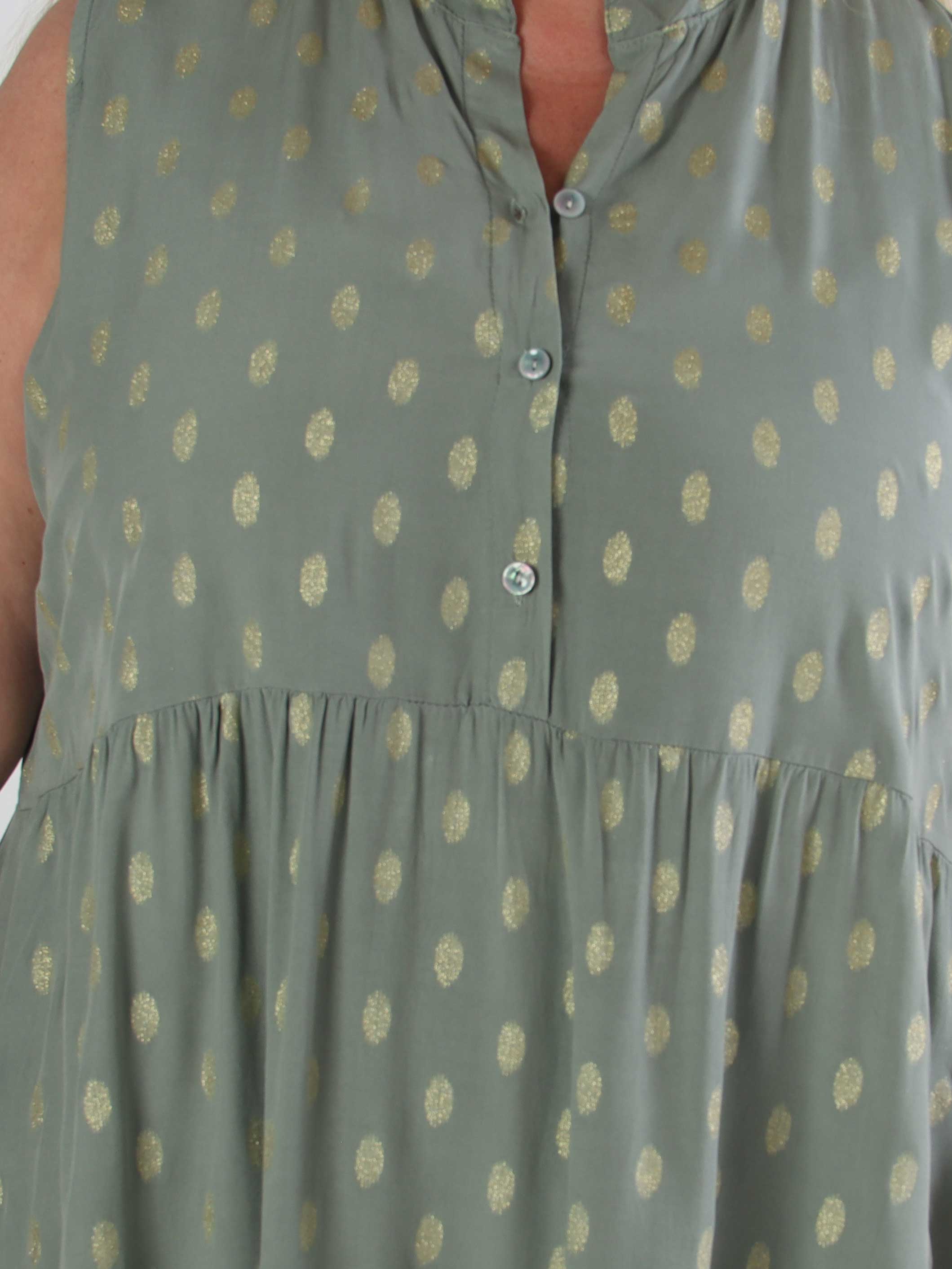 Dotti Gold Sleeveless - Plus size klänning med lager på lager look i viskos