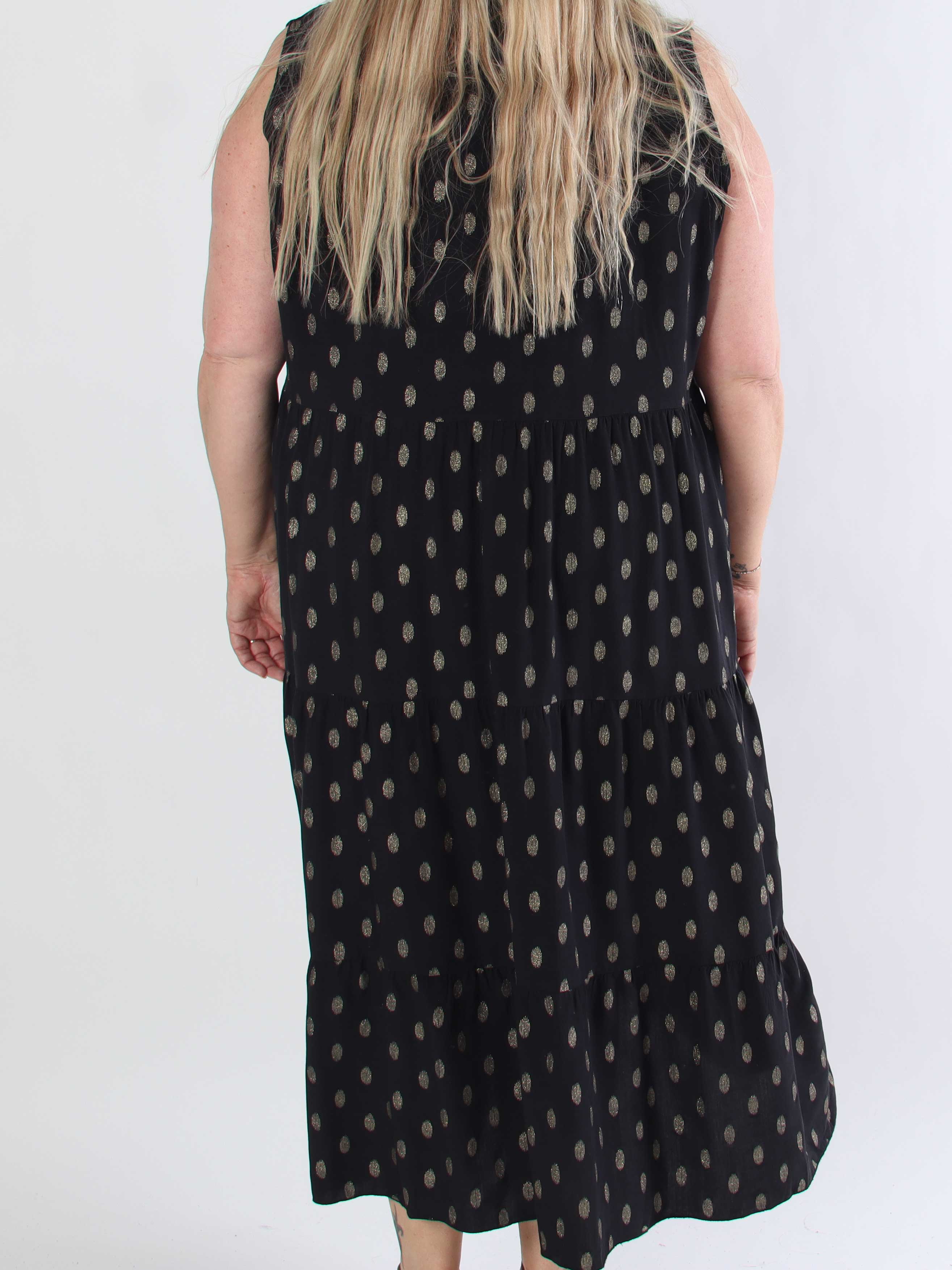 Dotti Gold Sleeveless - Plus size klänning med lager på lager look i viskos