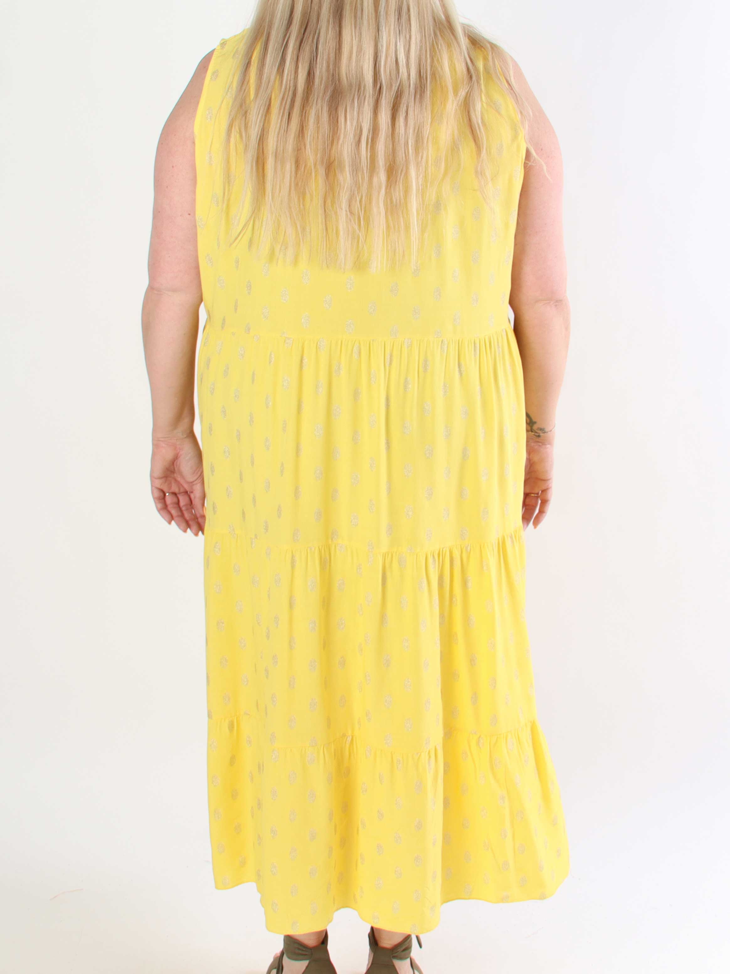 Dotti Gold Sleeveless - Plus size klänning med lager på lager look i viskos