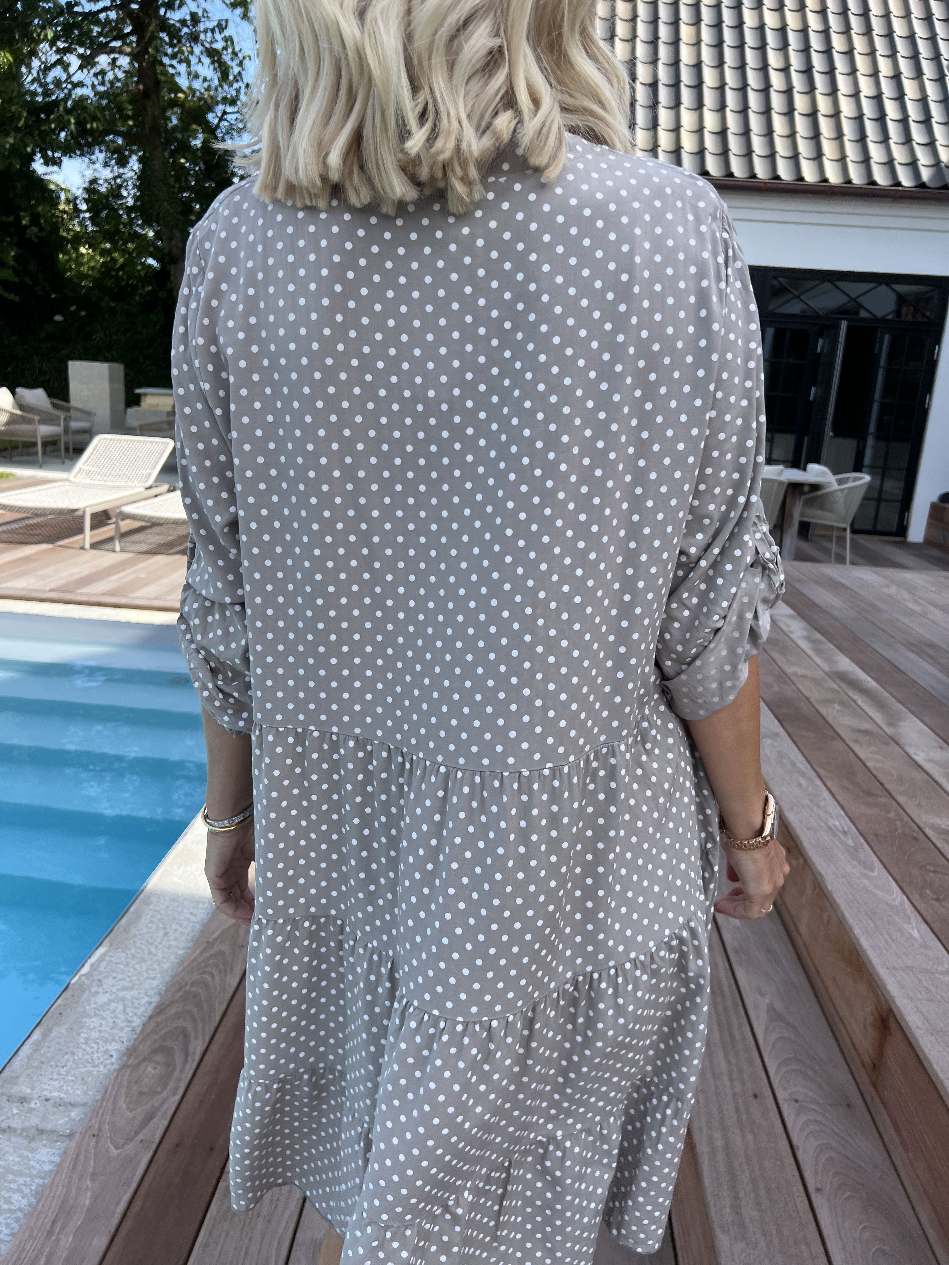 Dotti Short - Klänning med lager på lager-look i viskos