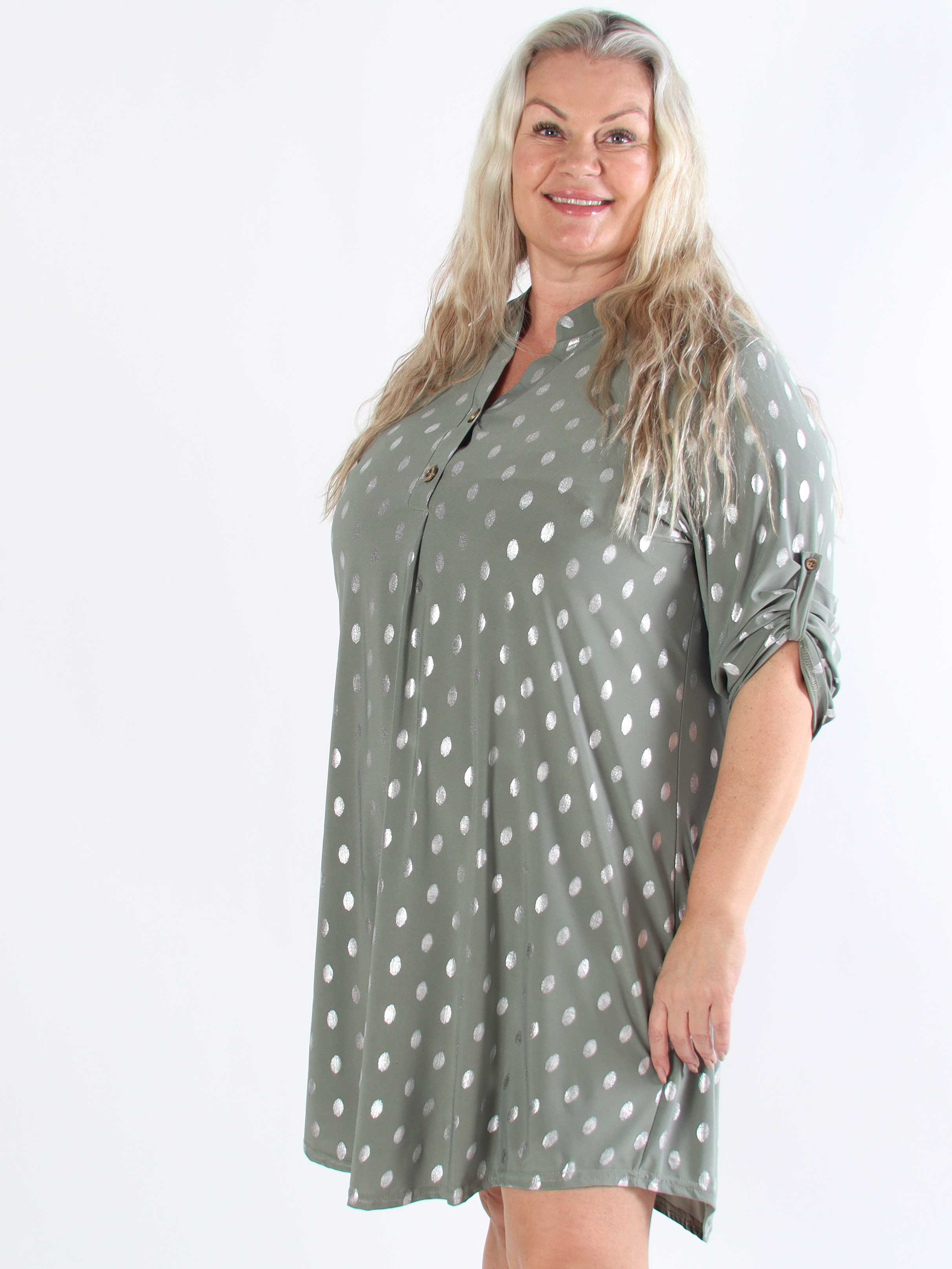 Ebba Silver Long - Elastisk plus size-klänning med silverprickar