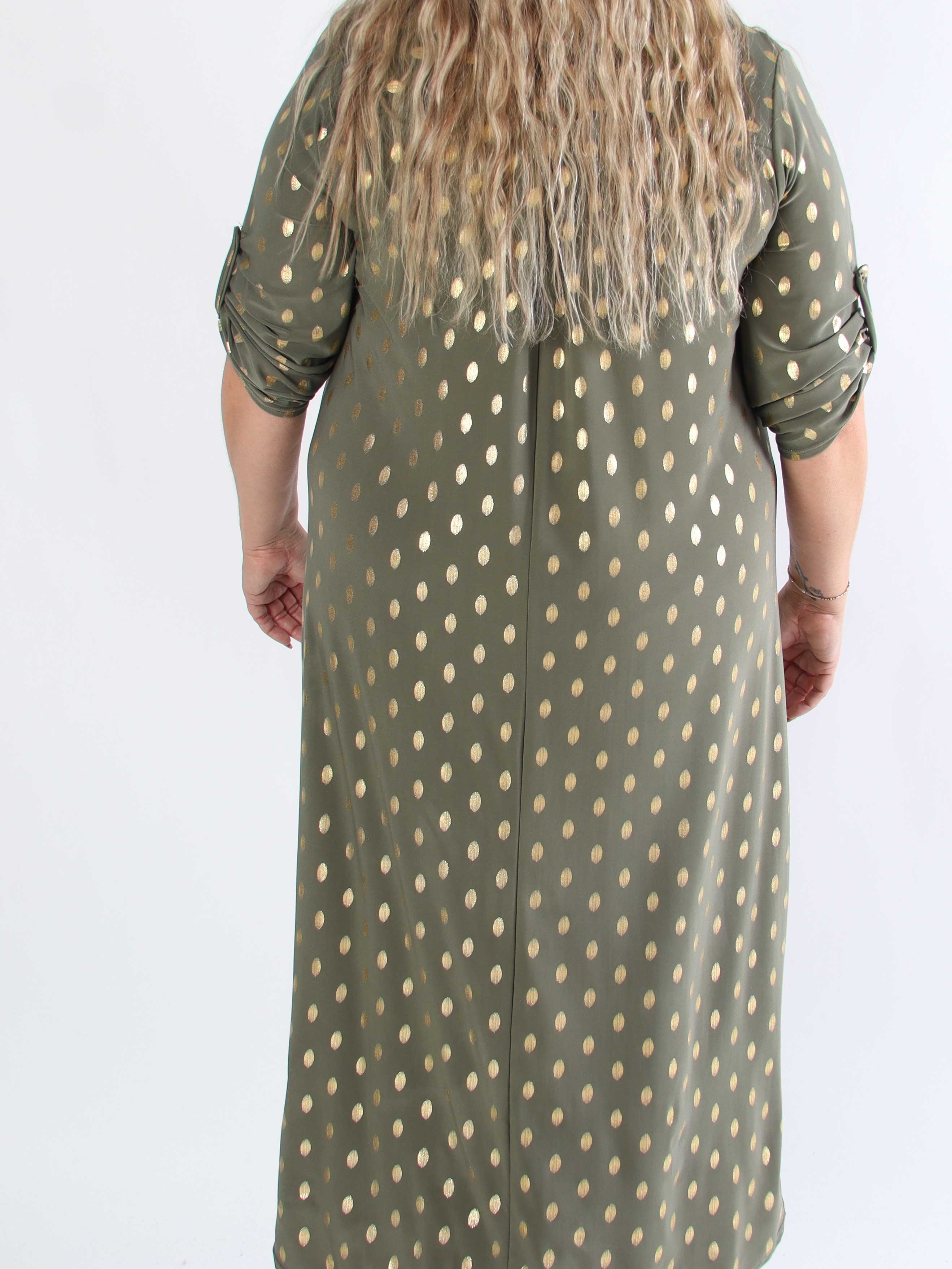 Ebba Gold Dress - Elastisk långklänning i plusstorlek med guldprickar