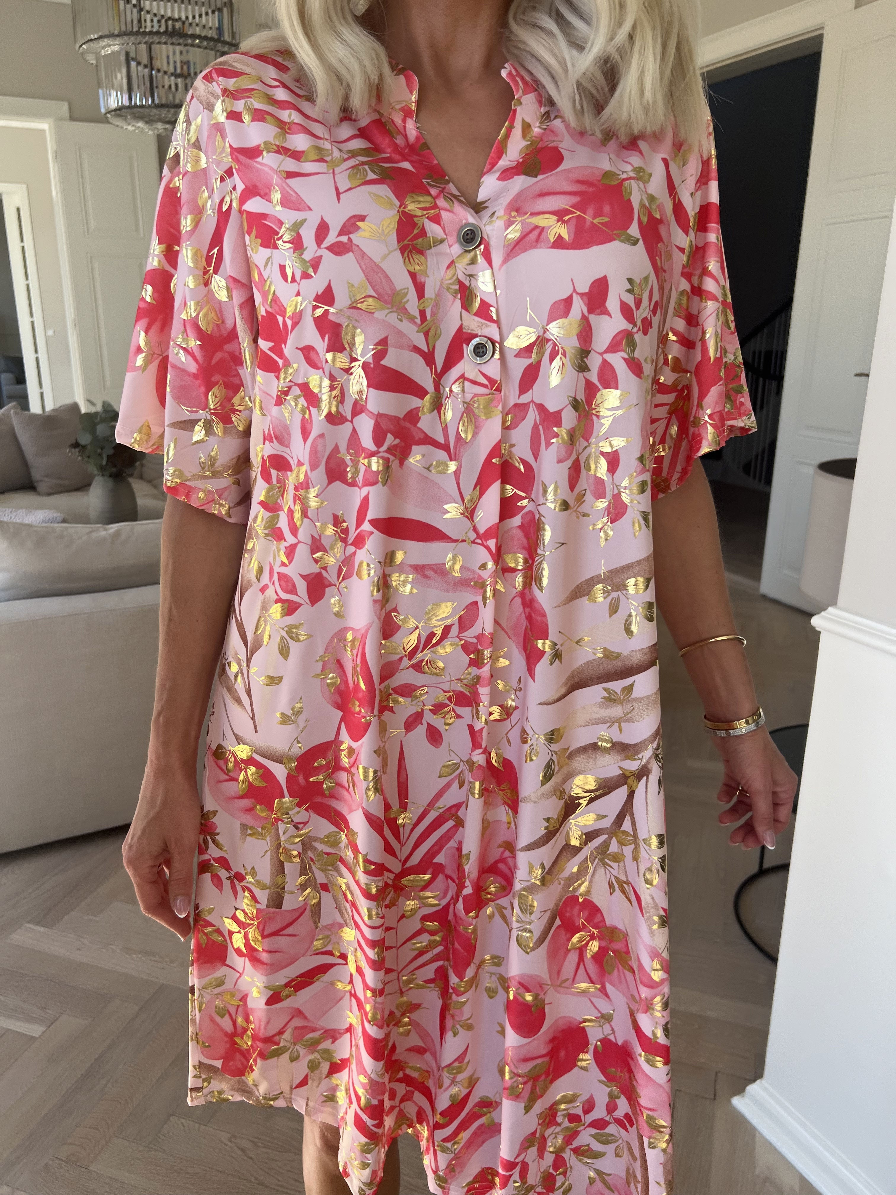 Ebba Gold Leaf Sleeveless - Skjortklänning i stretchigt tyg med bladtryck