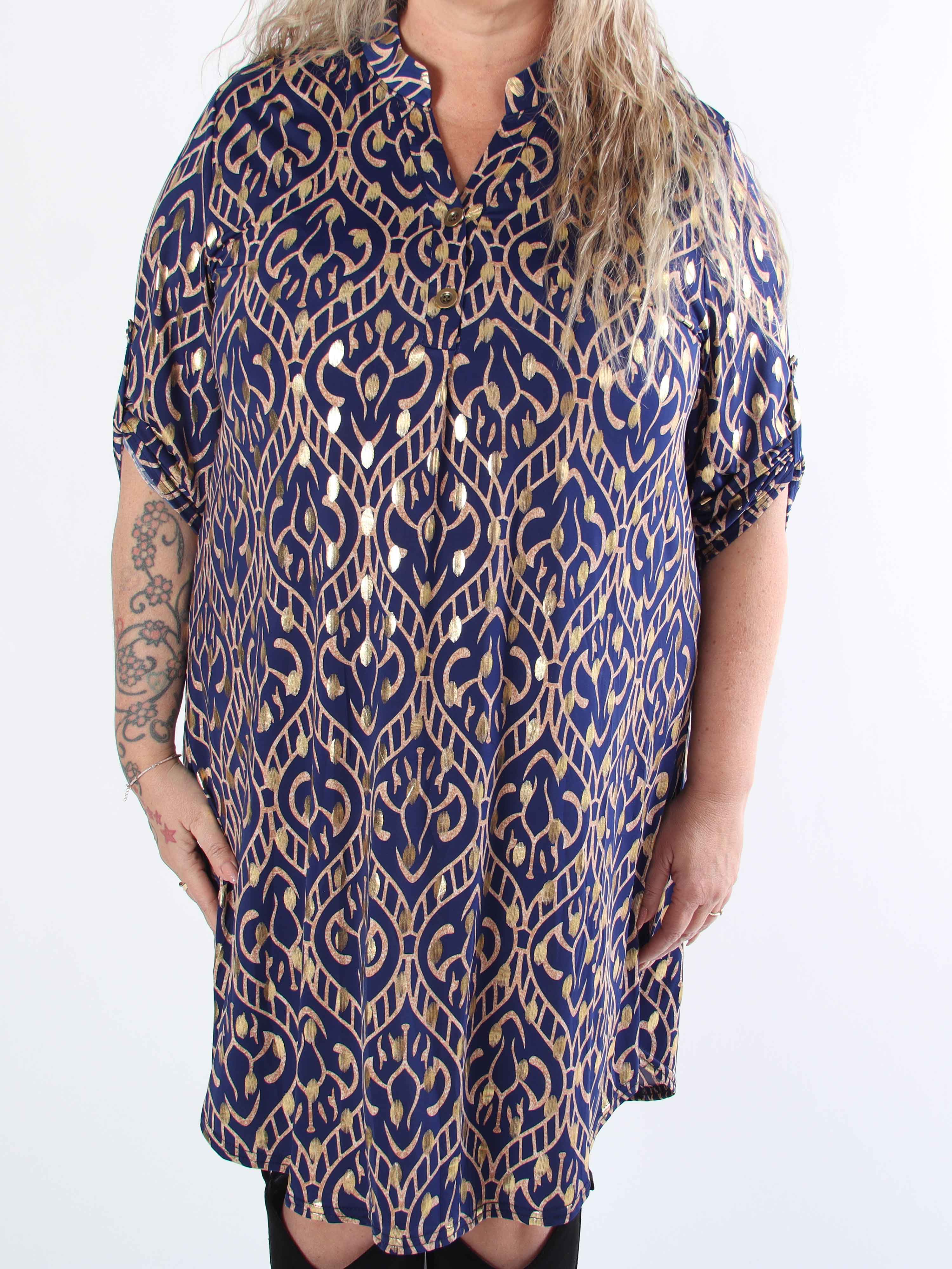 Ebba Boho Long - Elastisk mönstrad klänning i plus size med guldprickar