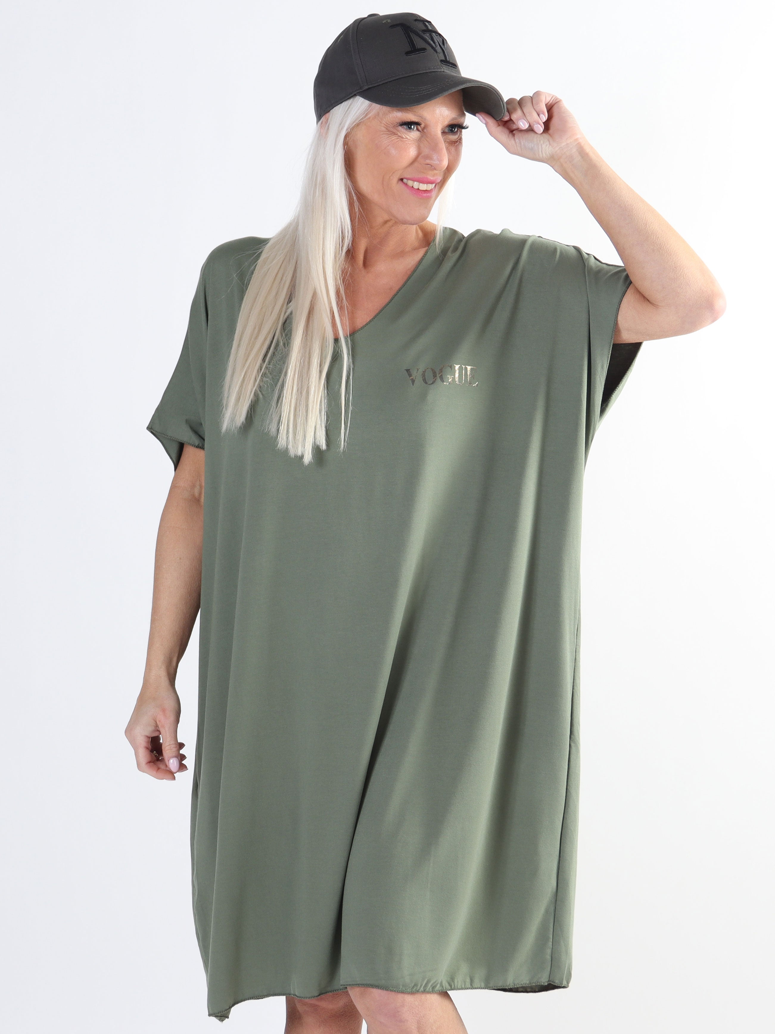 Ellen - T-shirtklänning i viskos med guldtryck i plusstorlek