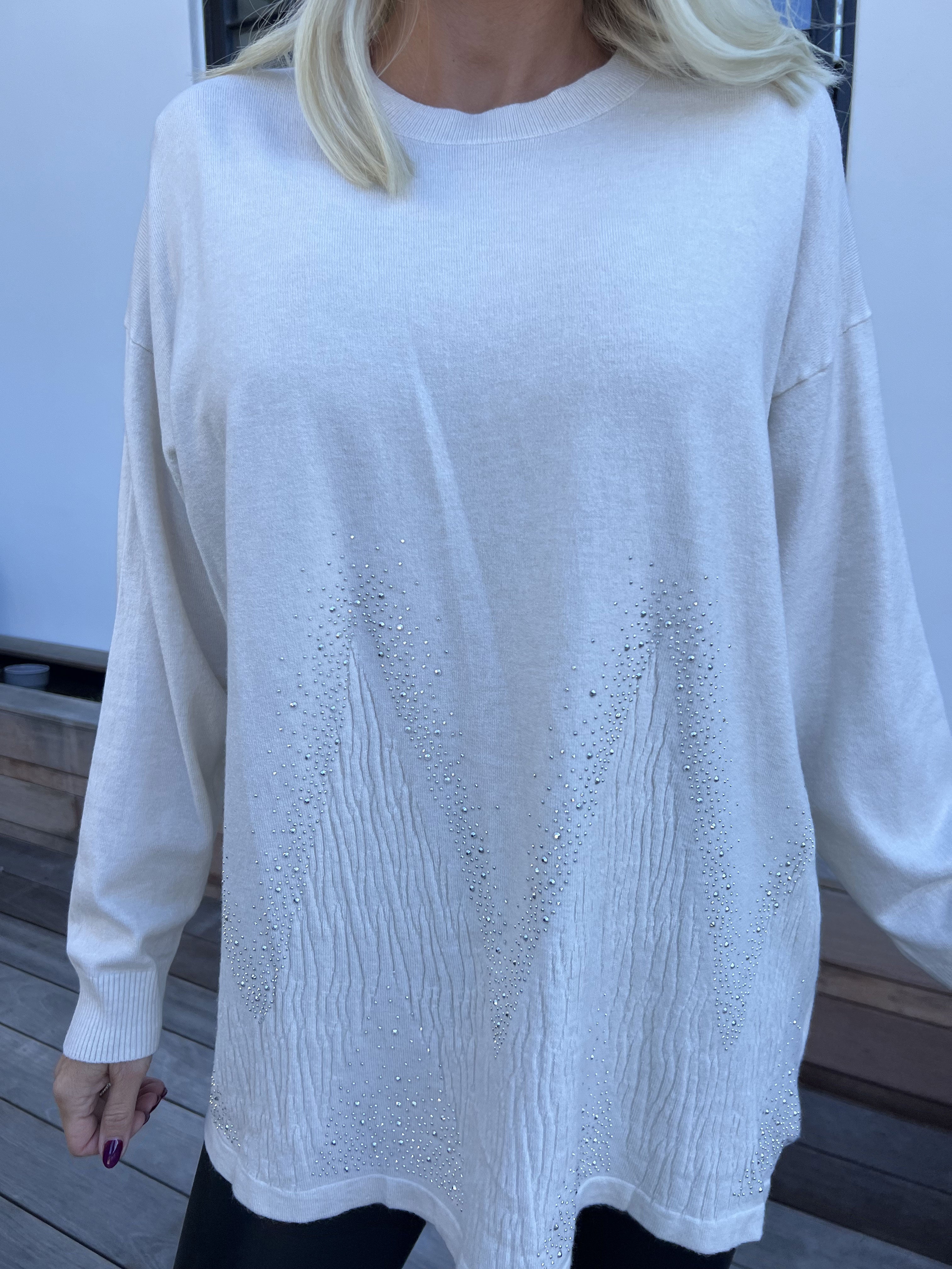 Ellrun - Mjuk tröja med sicksackmönster av strass nedtill