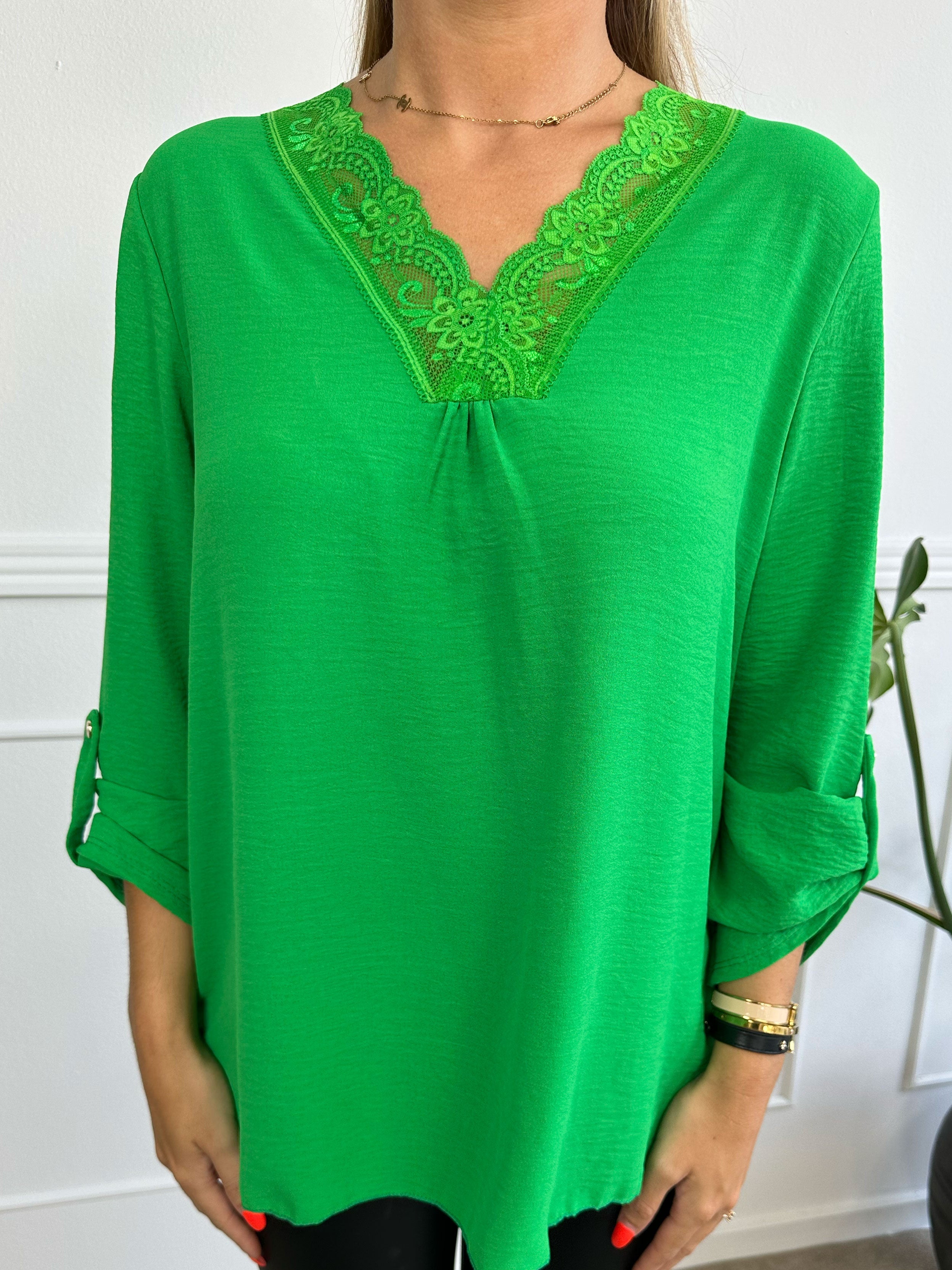 Elly Shirt - Simpel blus med spetskant