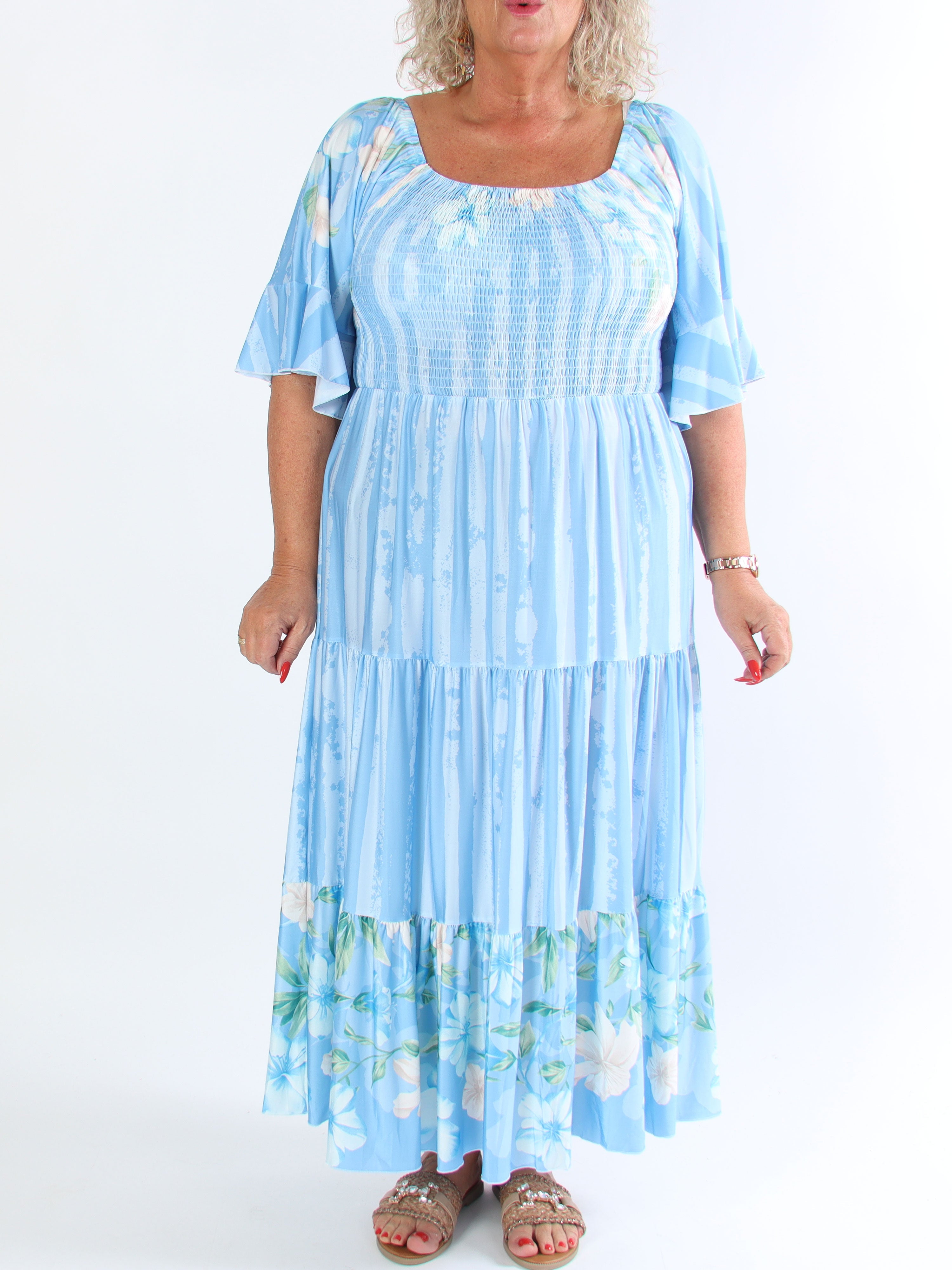 Elna Floral Stripe - Söt stretchig klänning i plusstorlek med smockat bröst