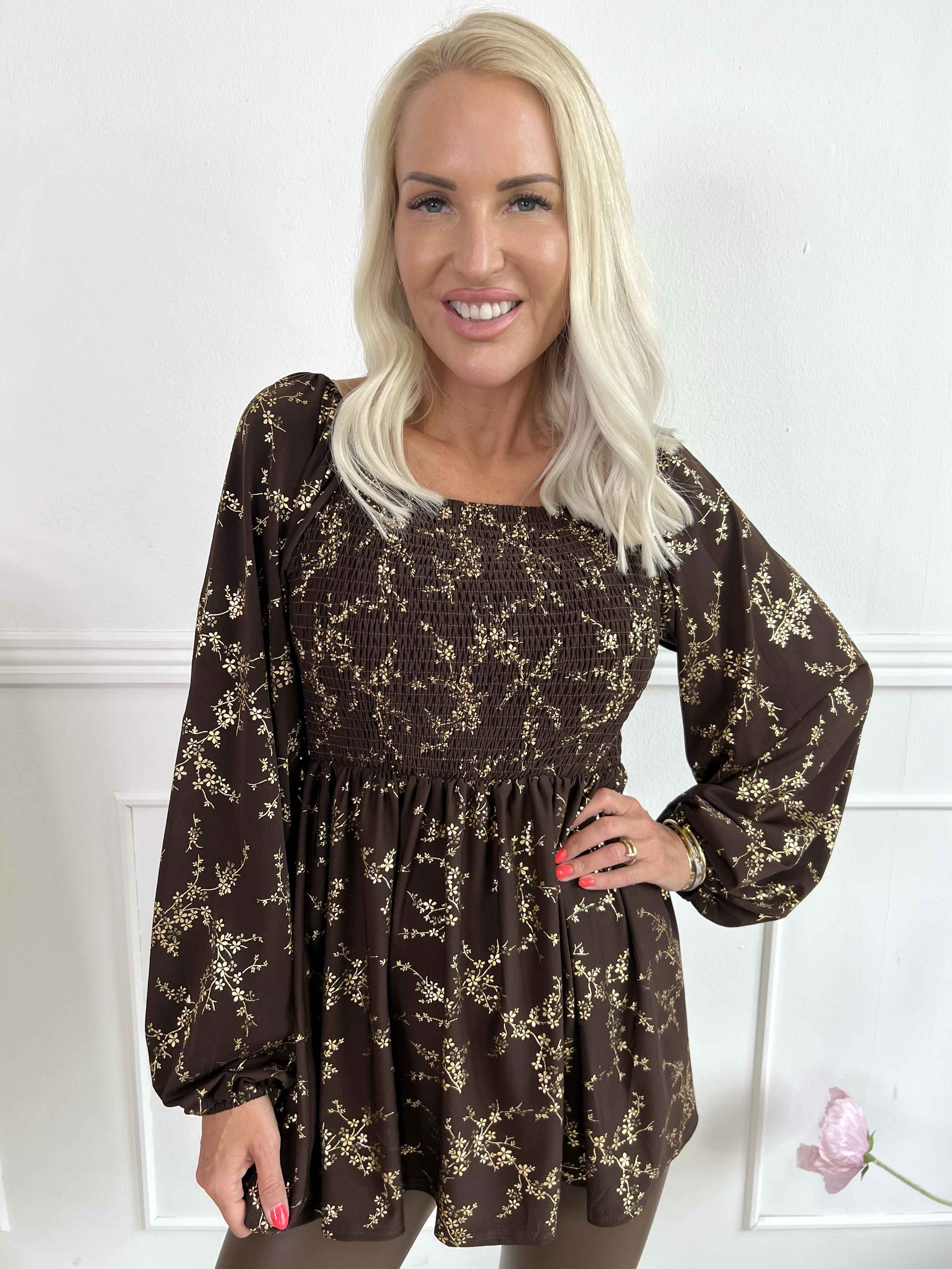Elna Gold Shirt L/S - Blus med guldmönster och smock över bysten