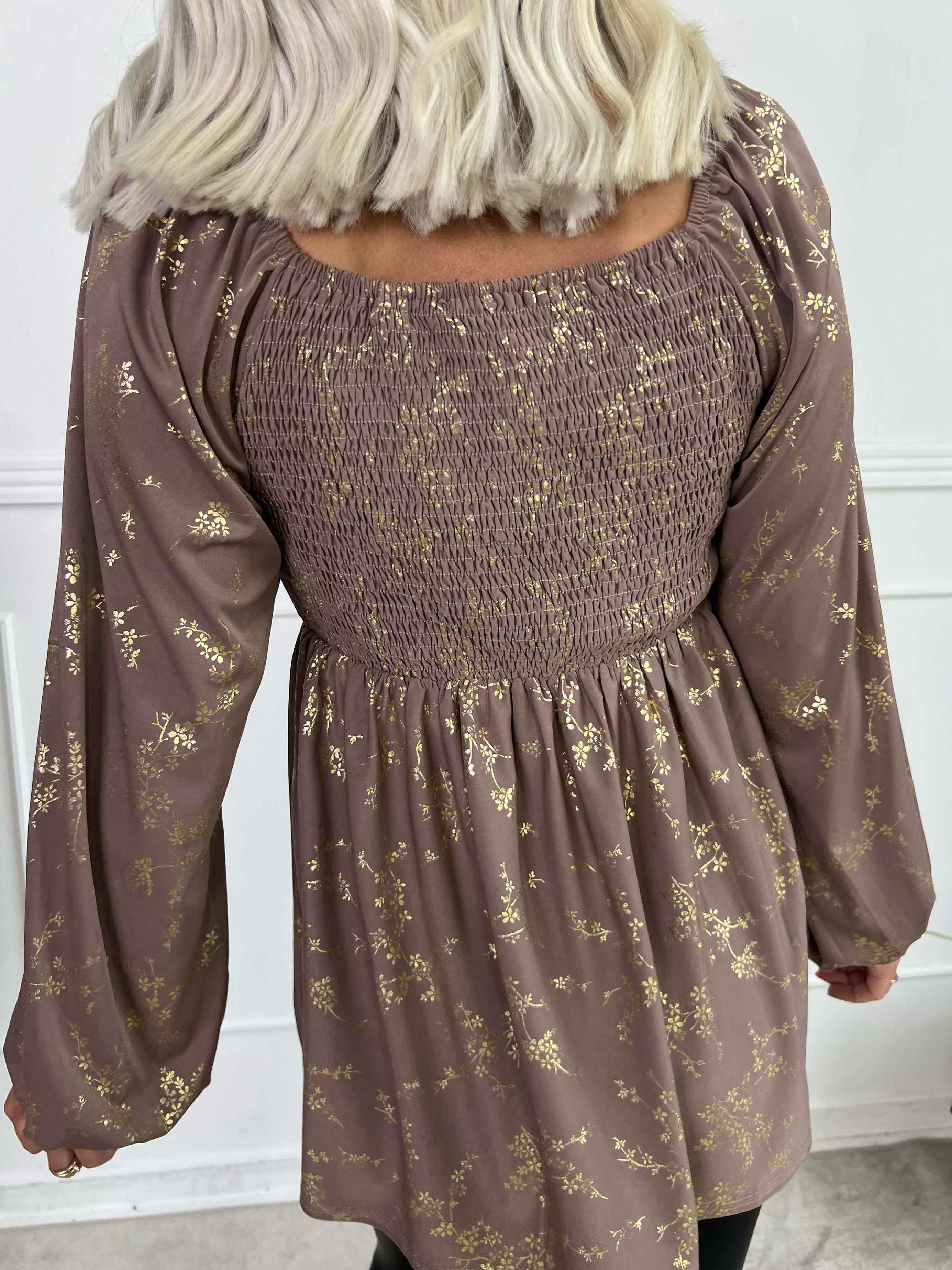 Elna Gold Shirt L/S - Blus med guldmönster och smock över bysten