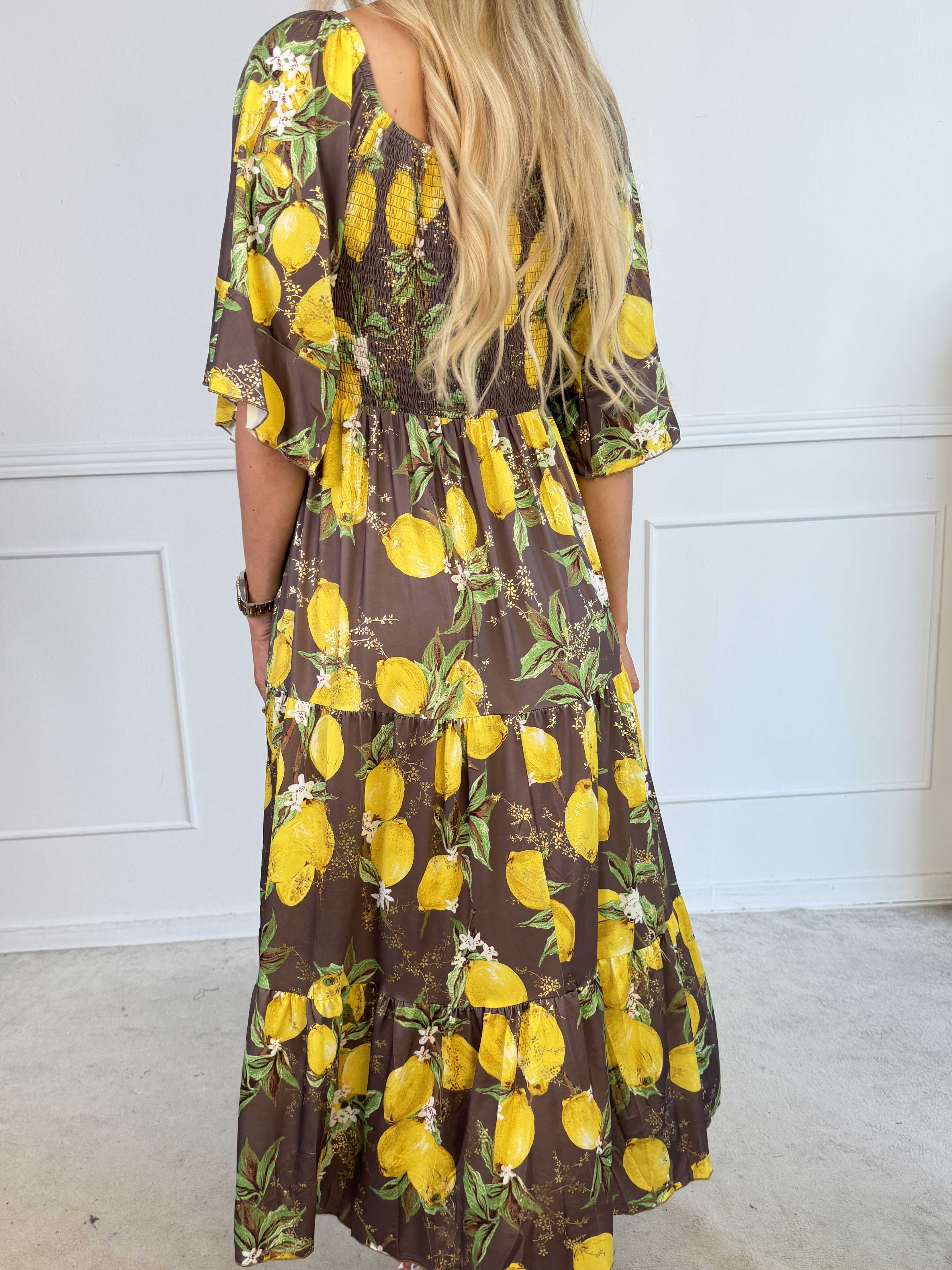 Elna Lemon - Lang elastisk kjole med citroner og smock over brystet
