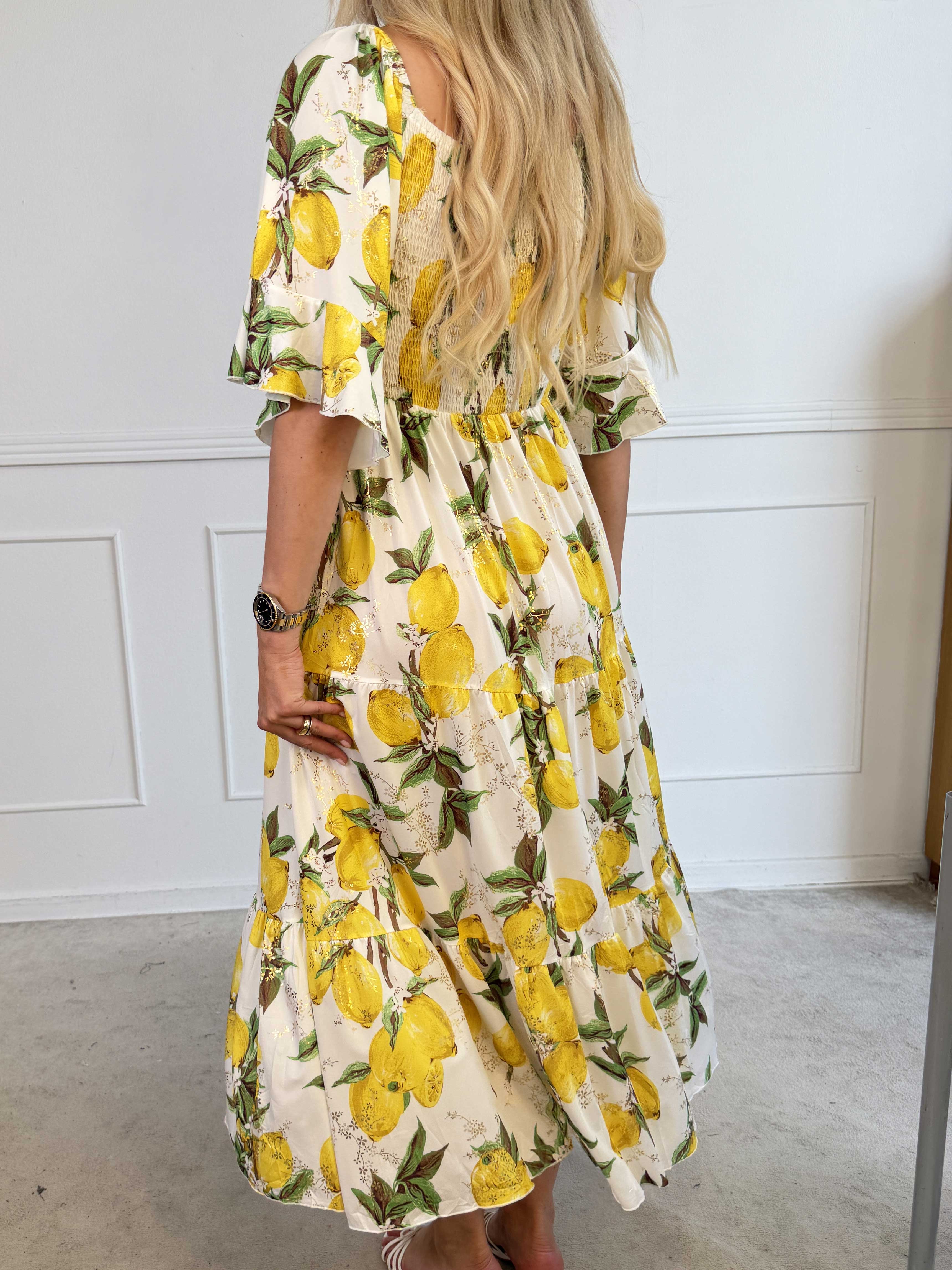 Elna Lemon - Lang elastisk kjole med citroner og smock over brystet