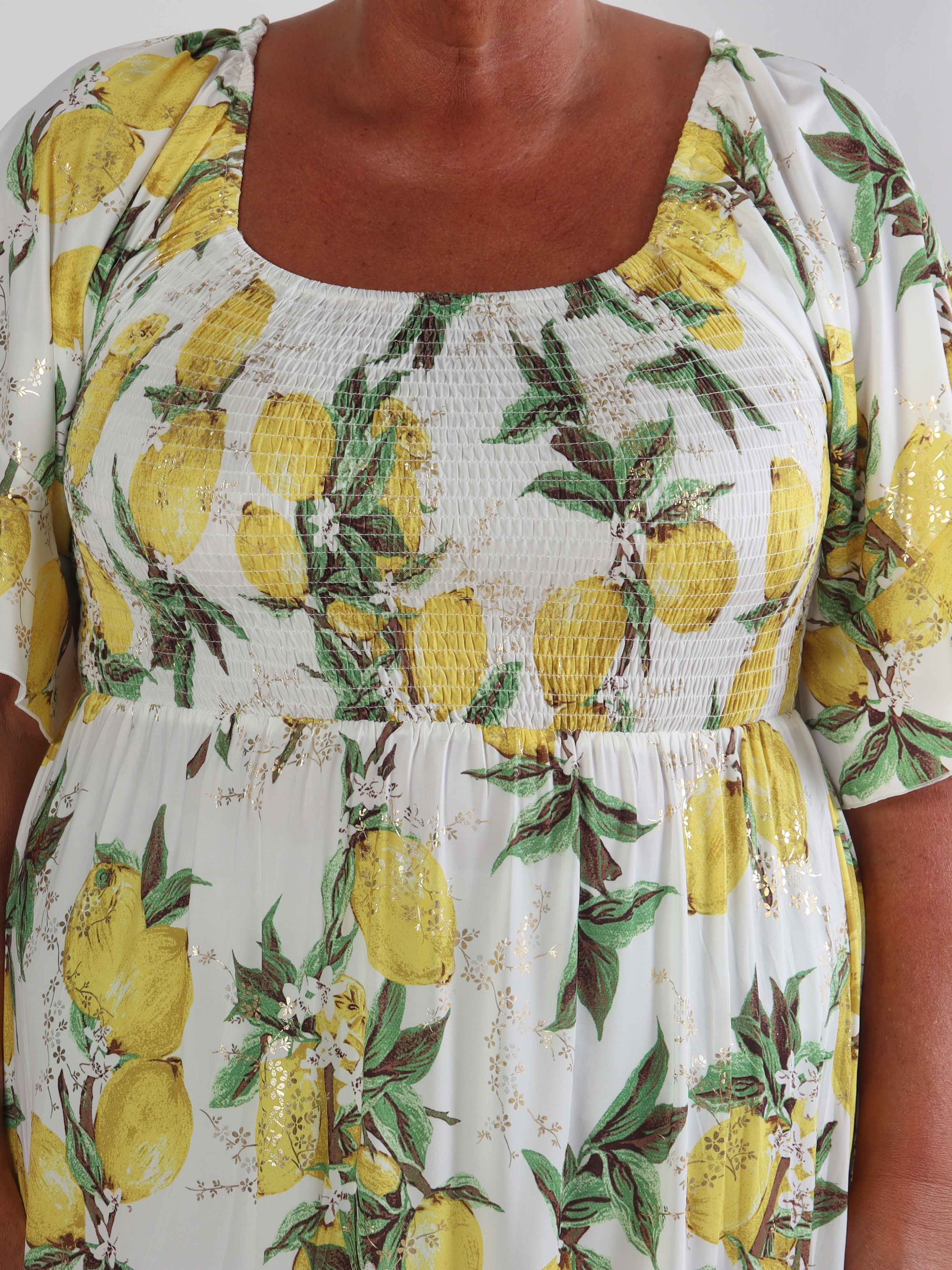 Elna Lemon - Lang elastisk plus size kjole med citroner og smock over brystet