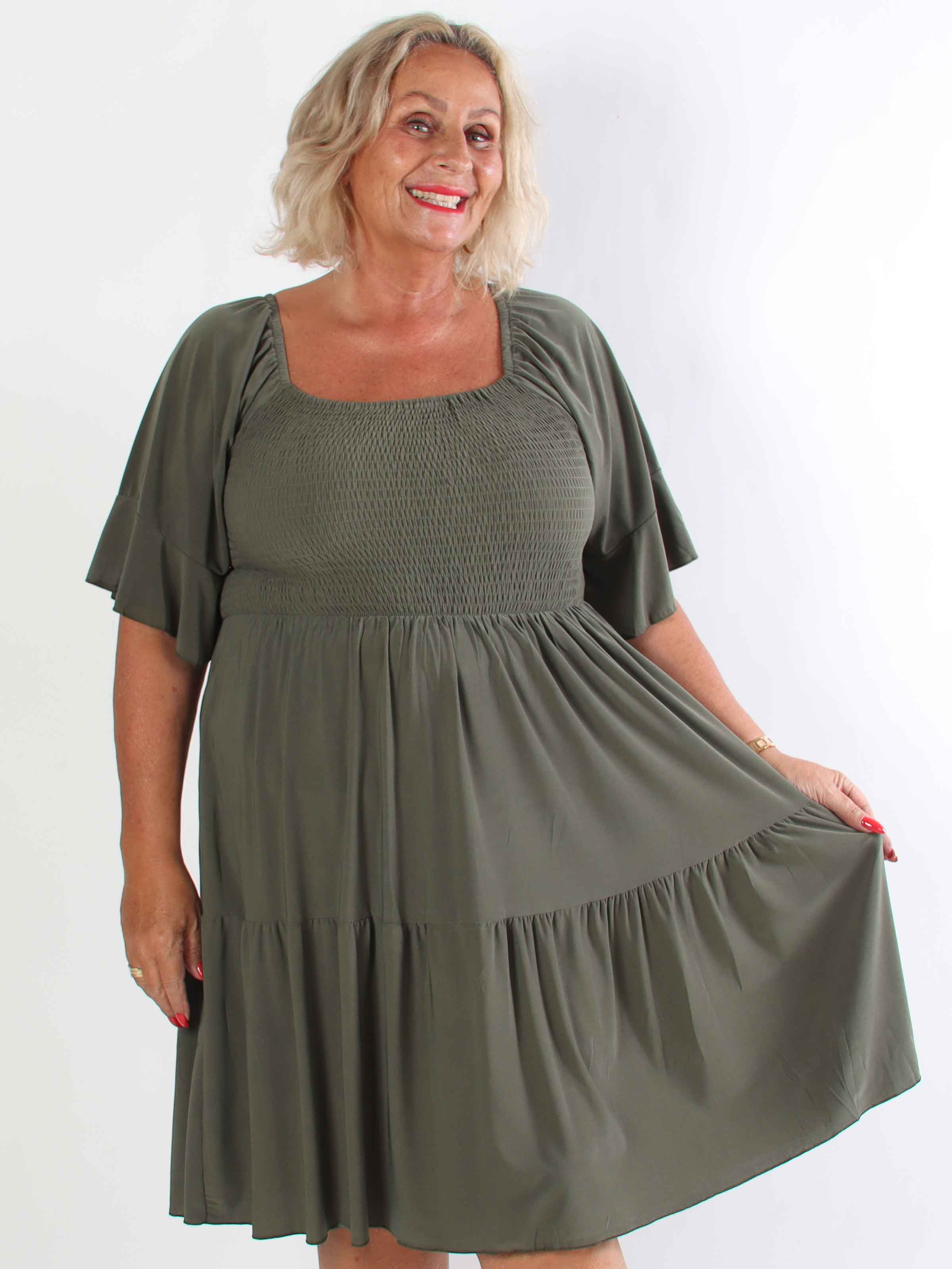 Elna Plain Short - Elastisk plain plus size klänning med resår över bysten