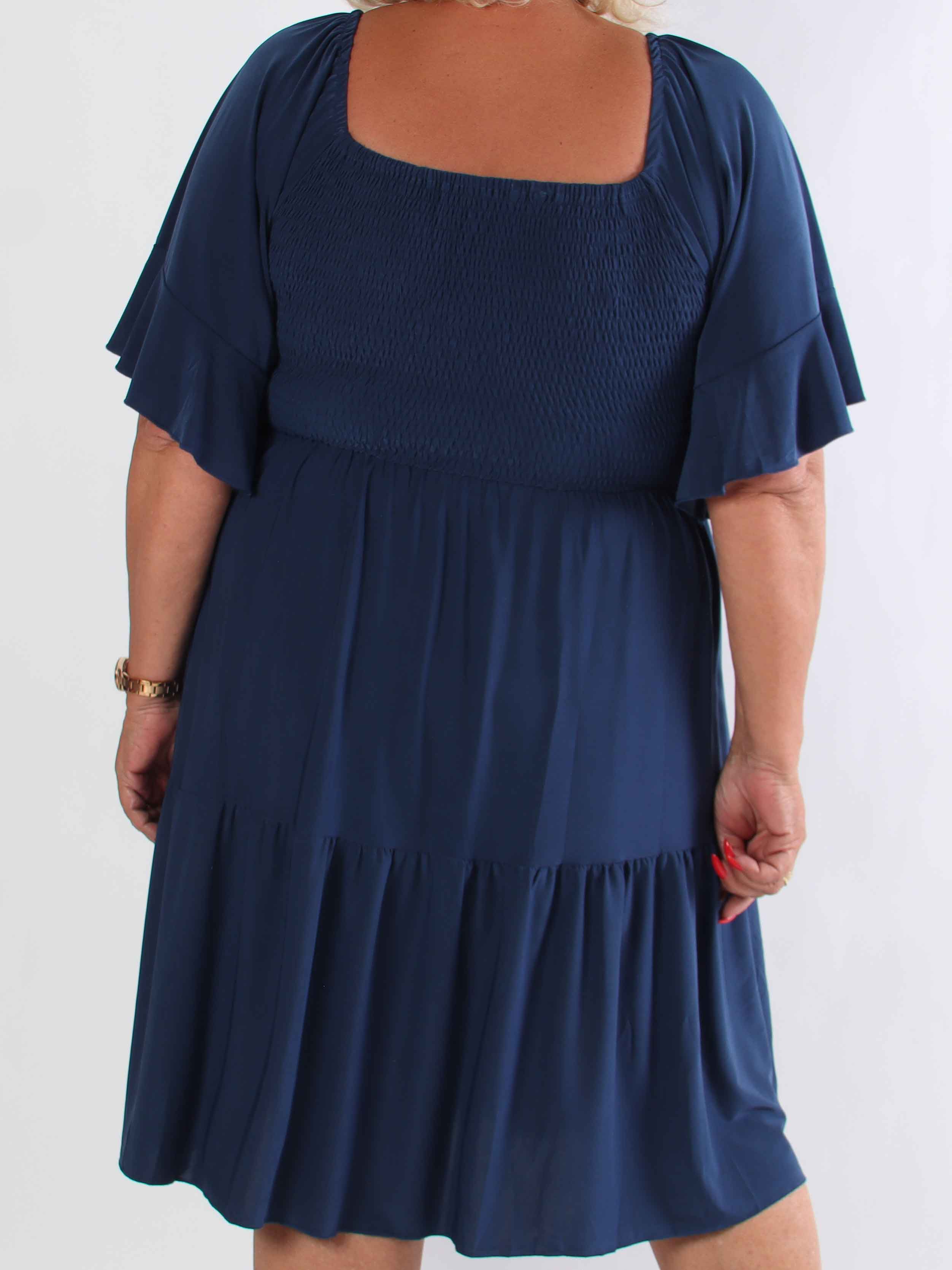 Elna Plain Short - Elastisk plain plus size klänning med resår över bysten