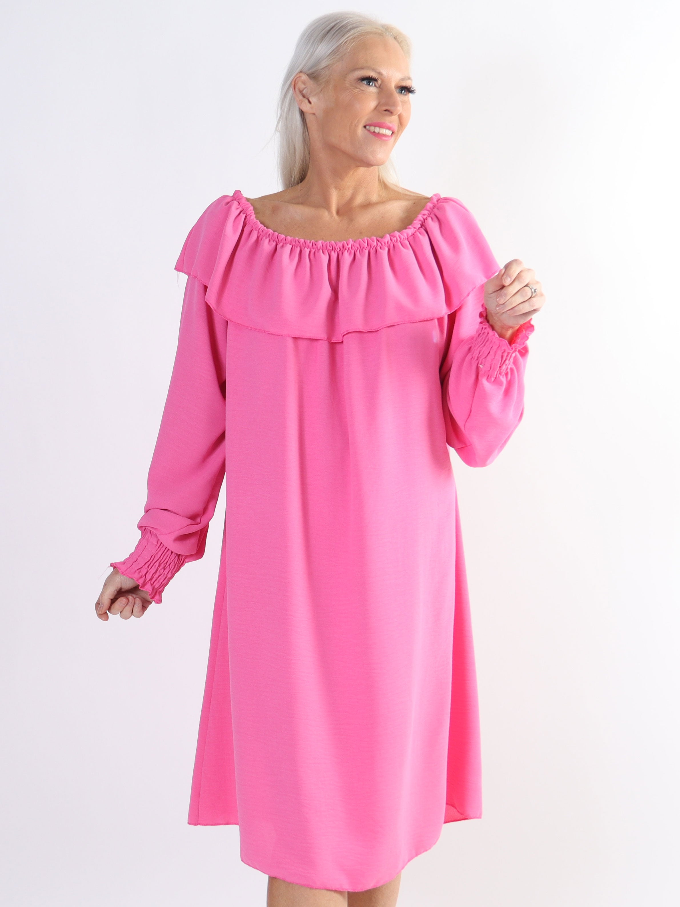 Elpida - Plus size-klänning med volangkant och smockärmar