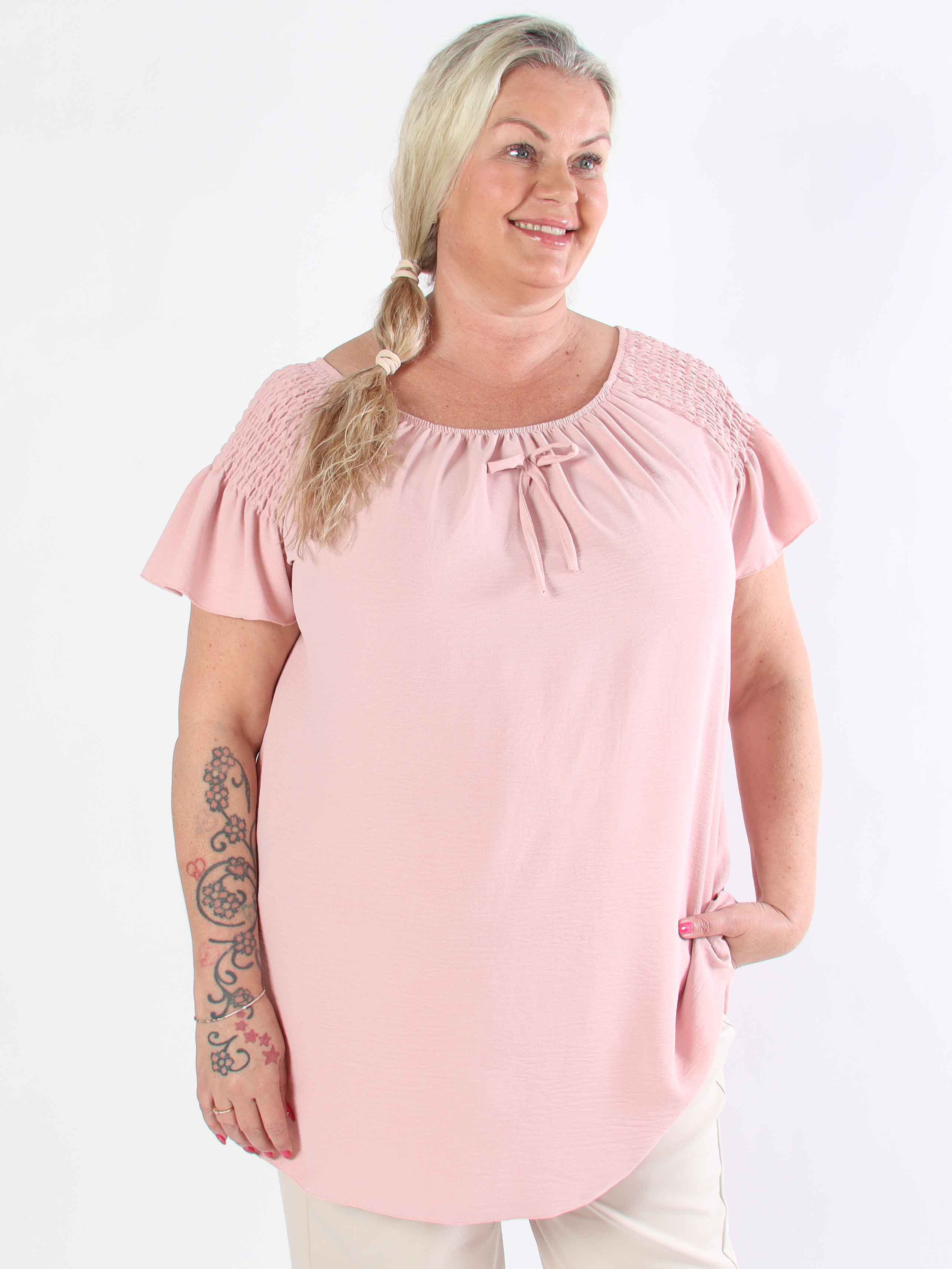 Esther - Plus size-tunika med volangärmar och elastisk halsringning