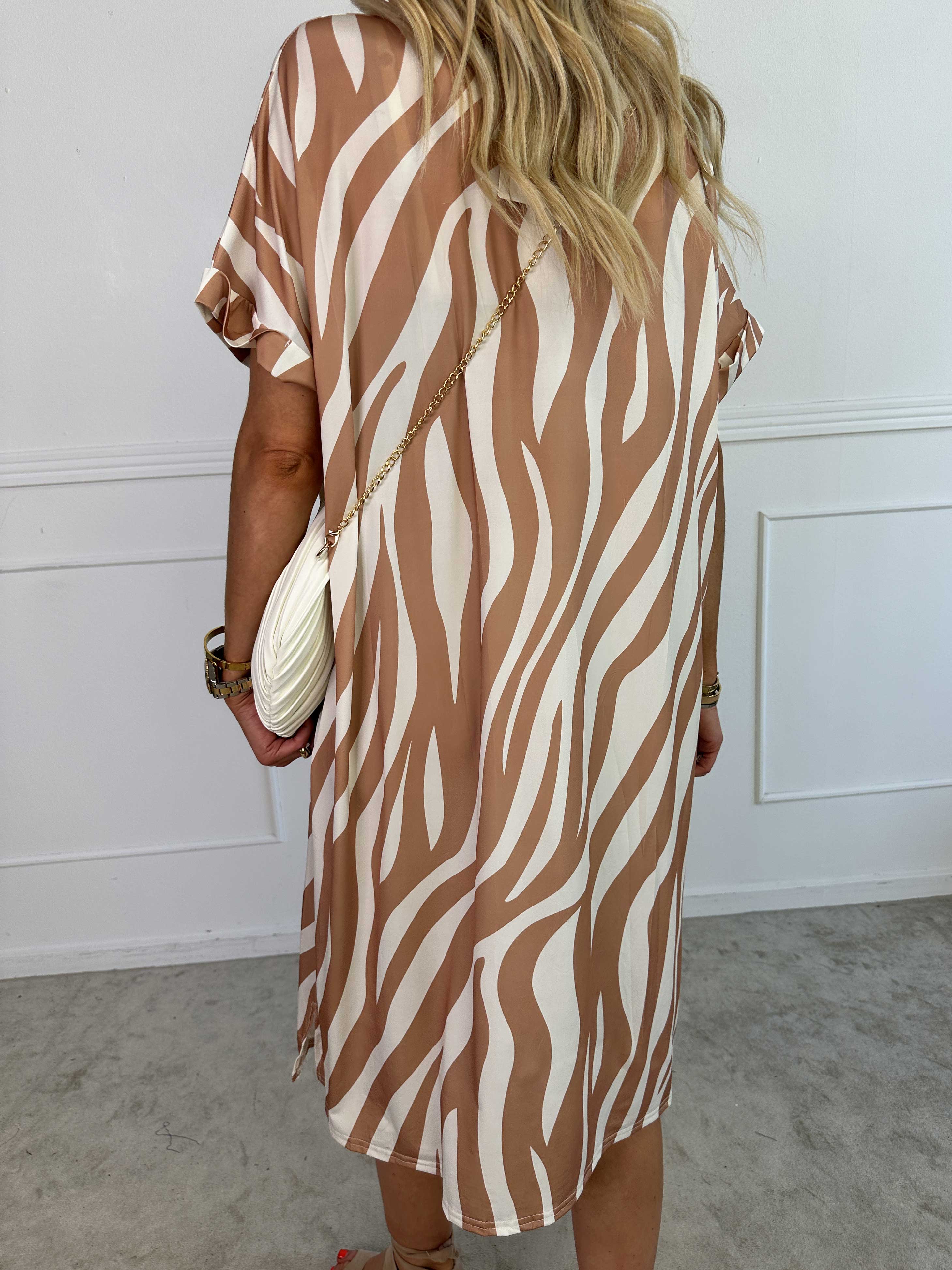 Evie Zebra - Lös tunikaklänning i elastiskt tyg med zebramönster