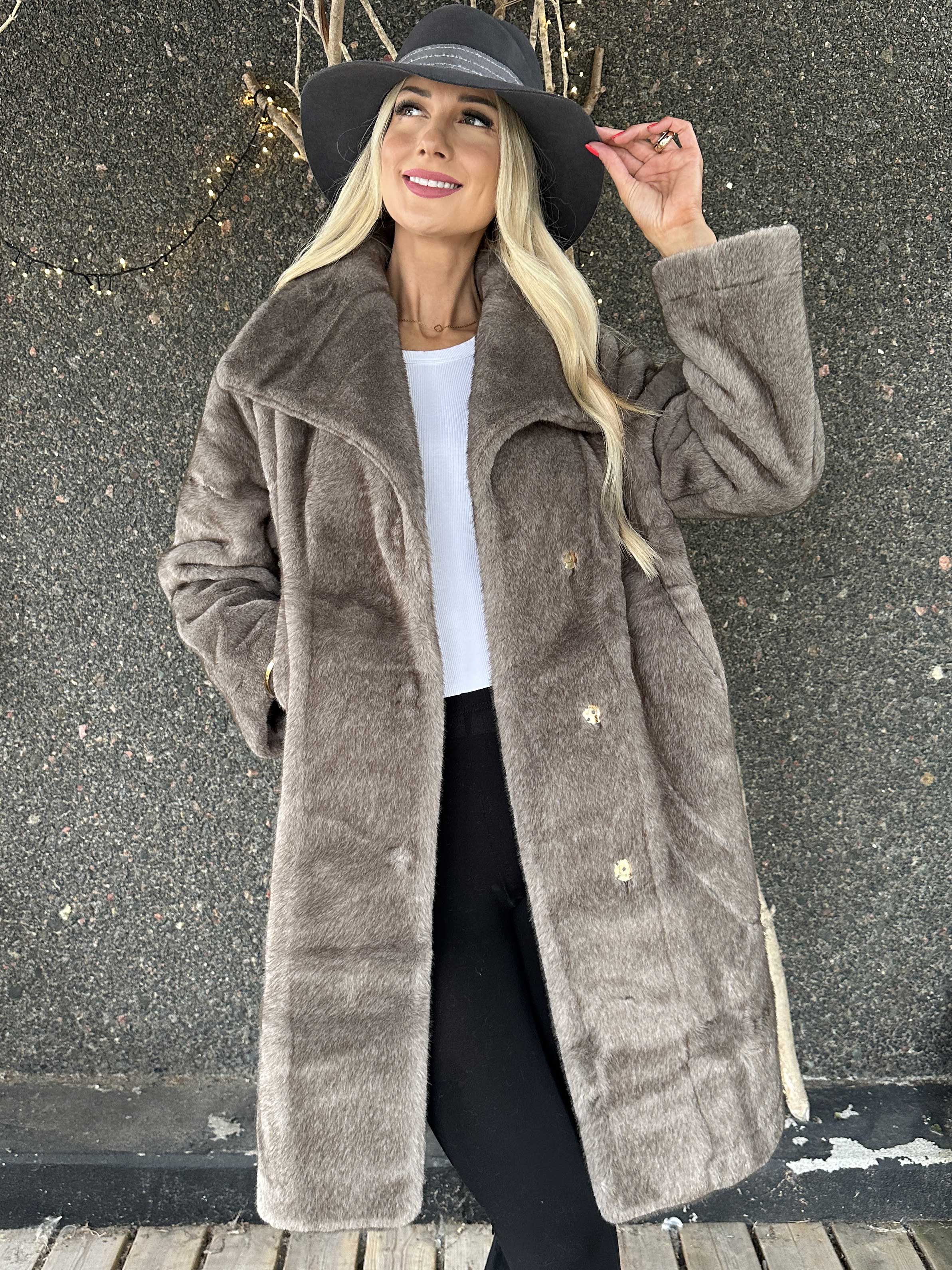 Federica - Mjuk fuskpälskappa med krage
