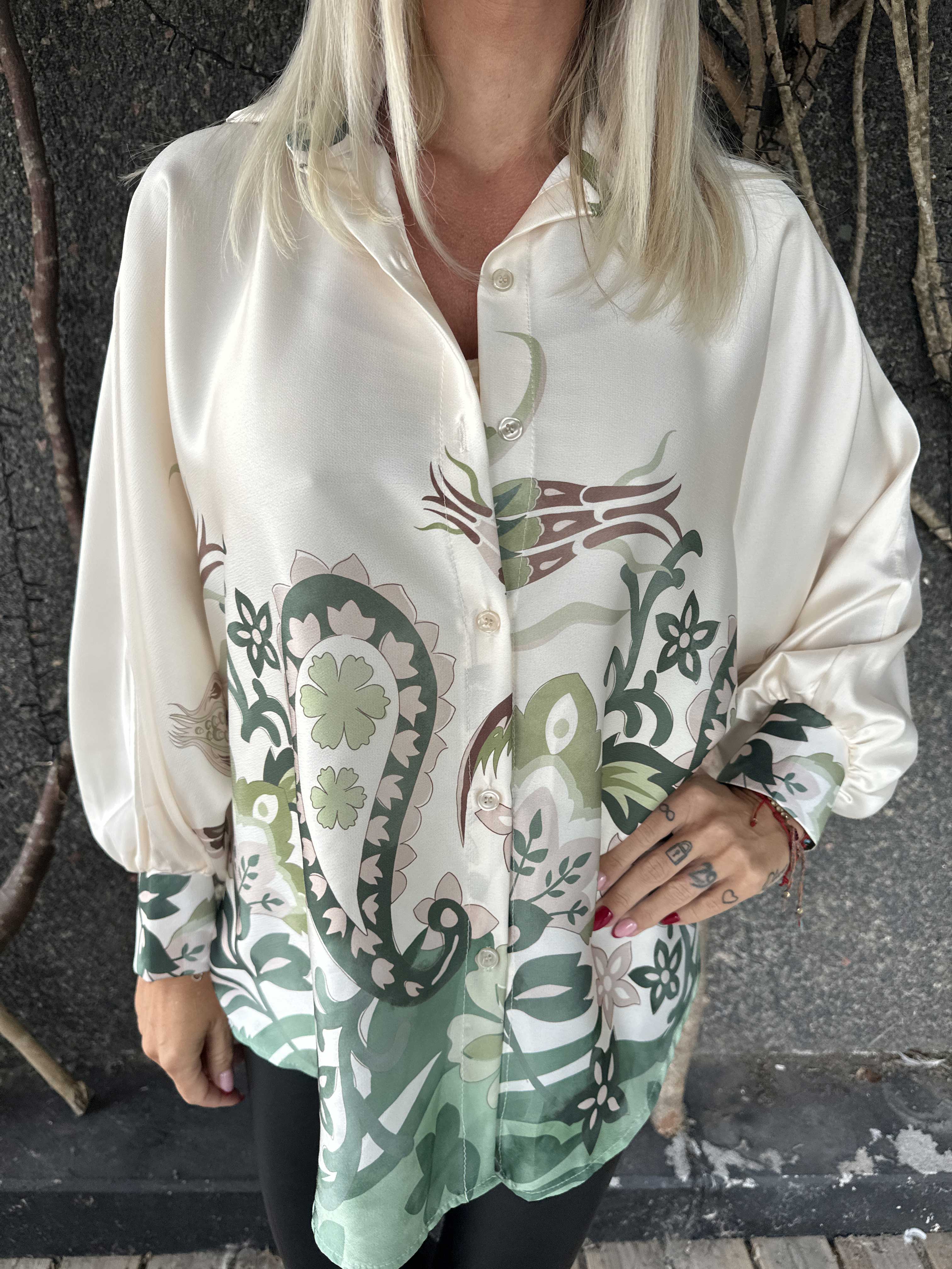 Feliciti Paisley - Mönstrad skjorta med fladdermusärmar