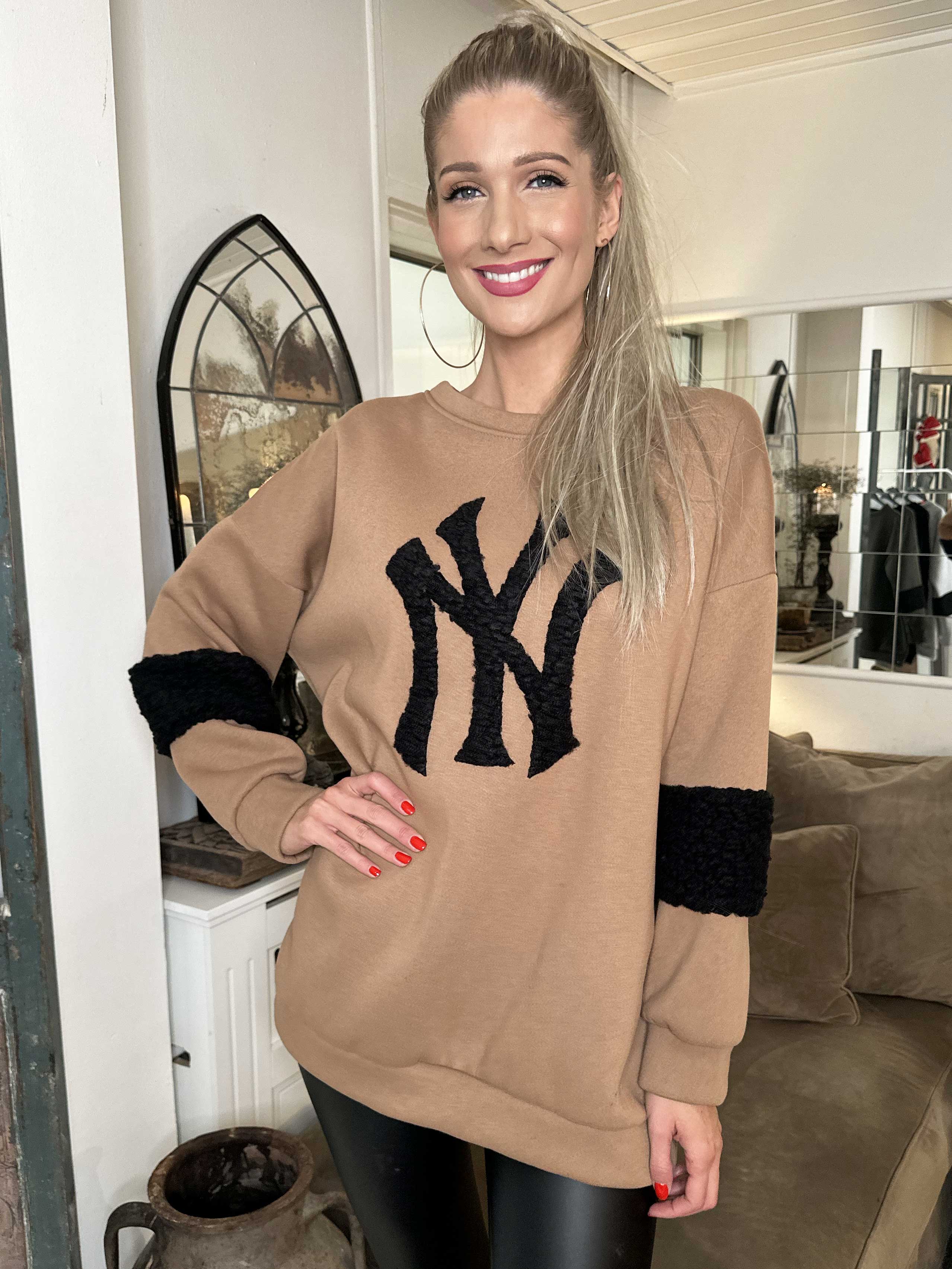 Fenya - Sweatshirt med detaljer i mjuk plysch