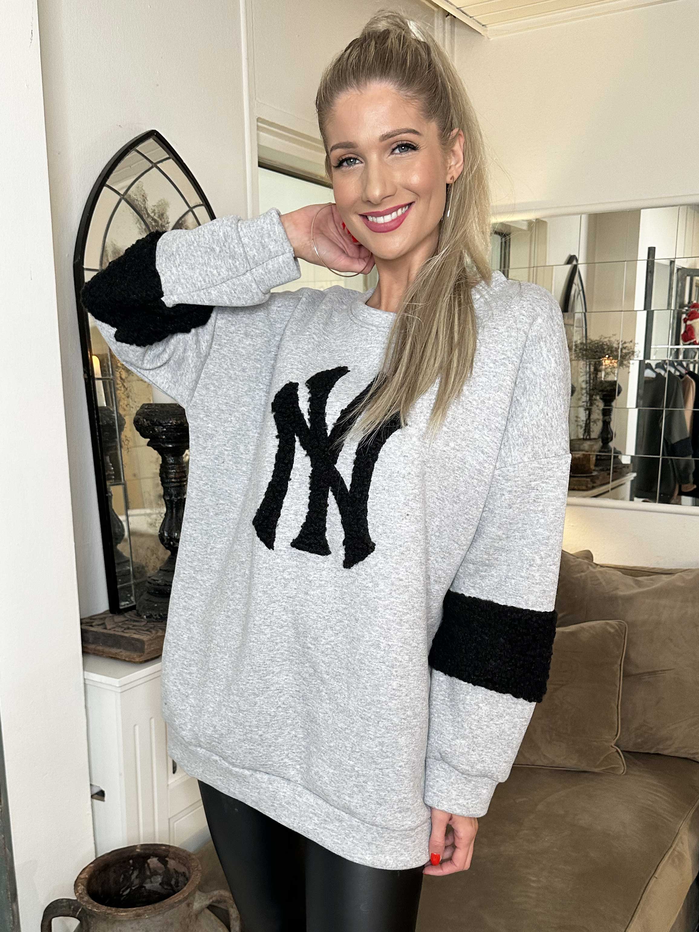 Fenya - Sweatshirt med detaljer i mjuk plysch