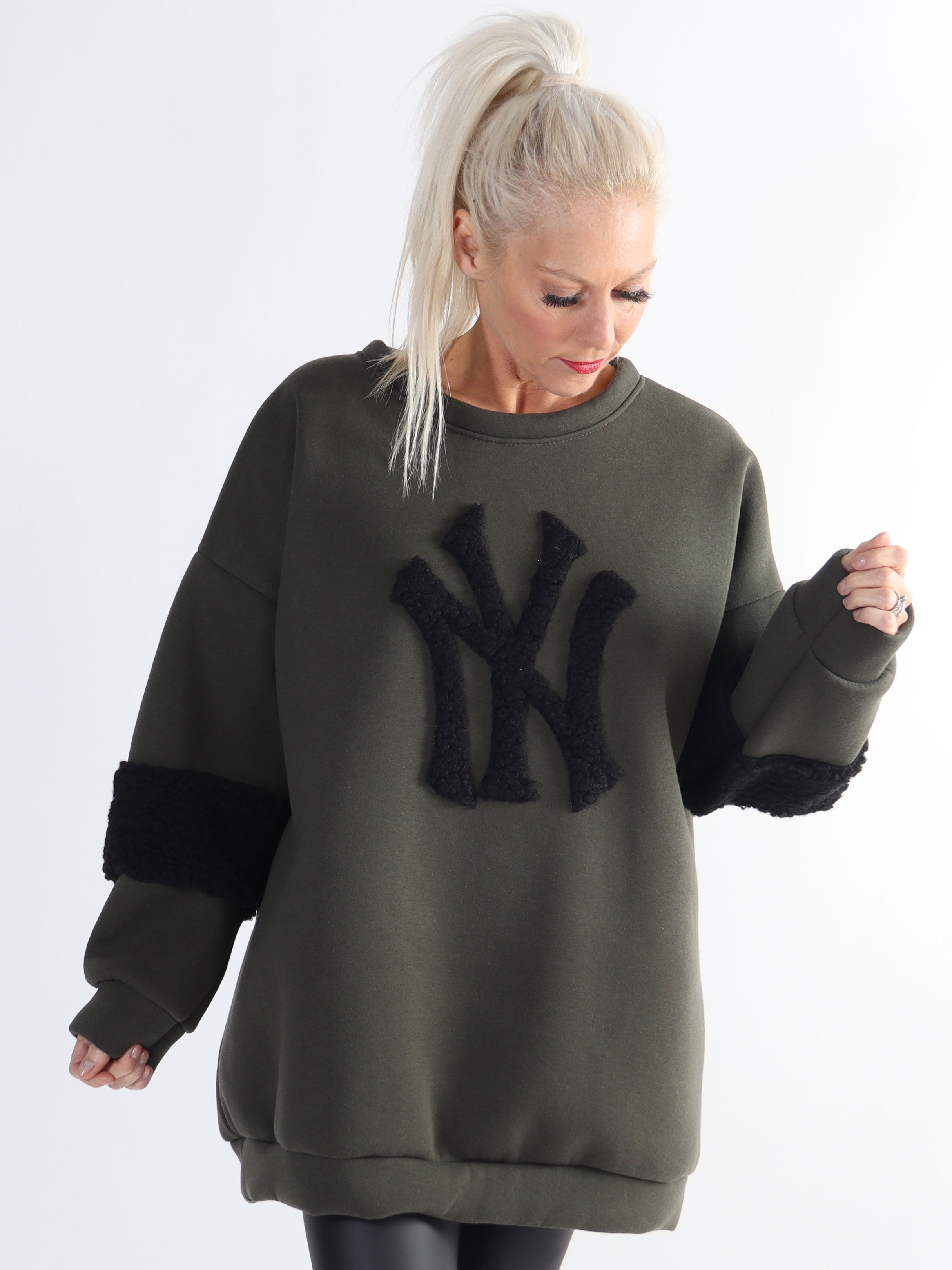 Fenya - Sweatshirt i stor storlek med detaljer i mjuk plysch