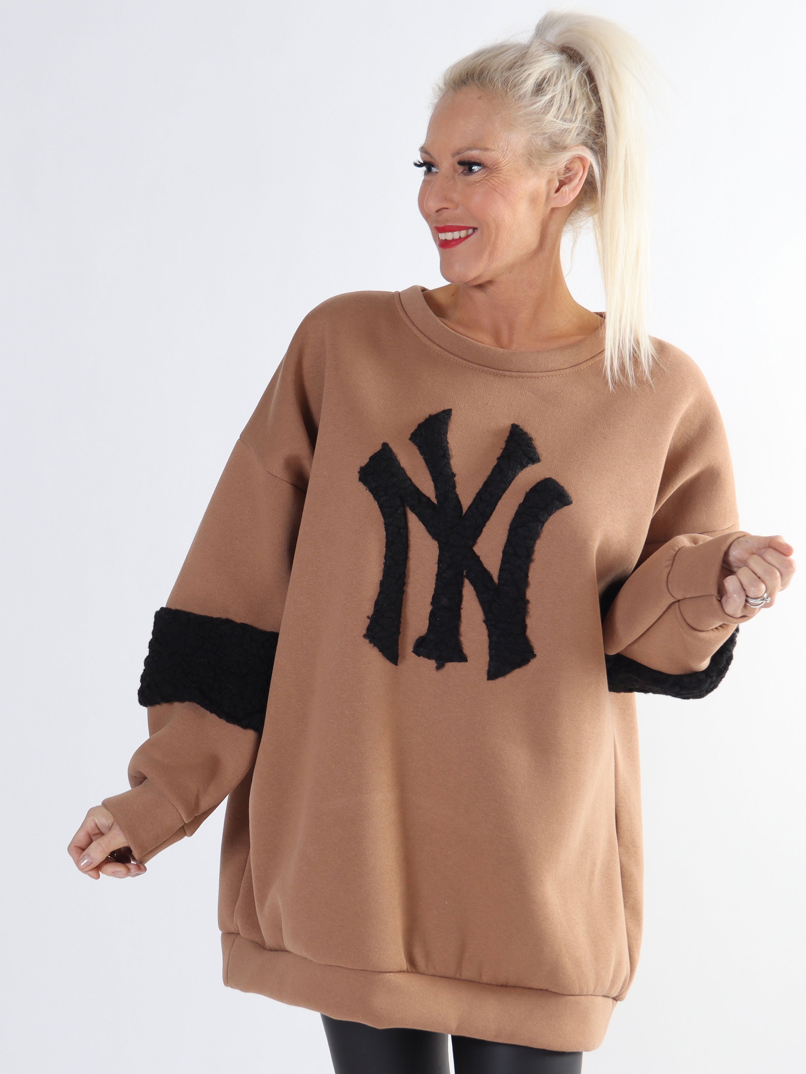 Fenya - Sweatshirt i stor storlek med detaljer i mjuk plysch