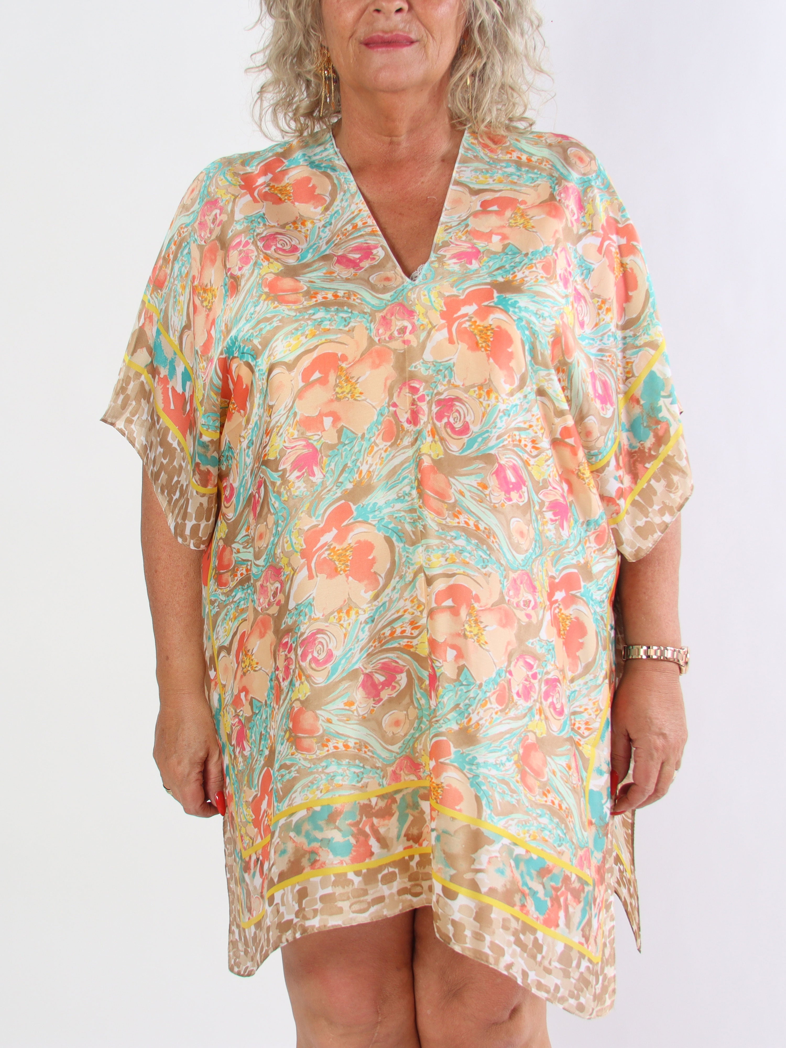 Fryd - Mönstrad plus size-tunika i mjuk viskos och siden
