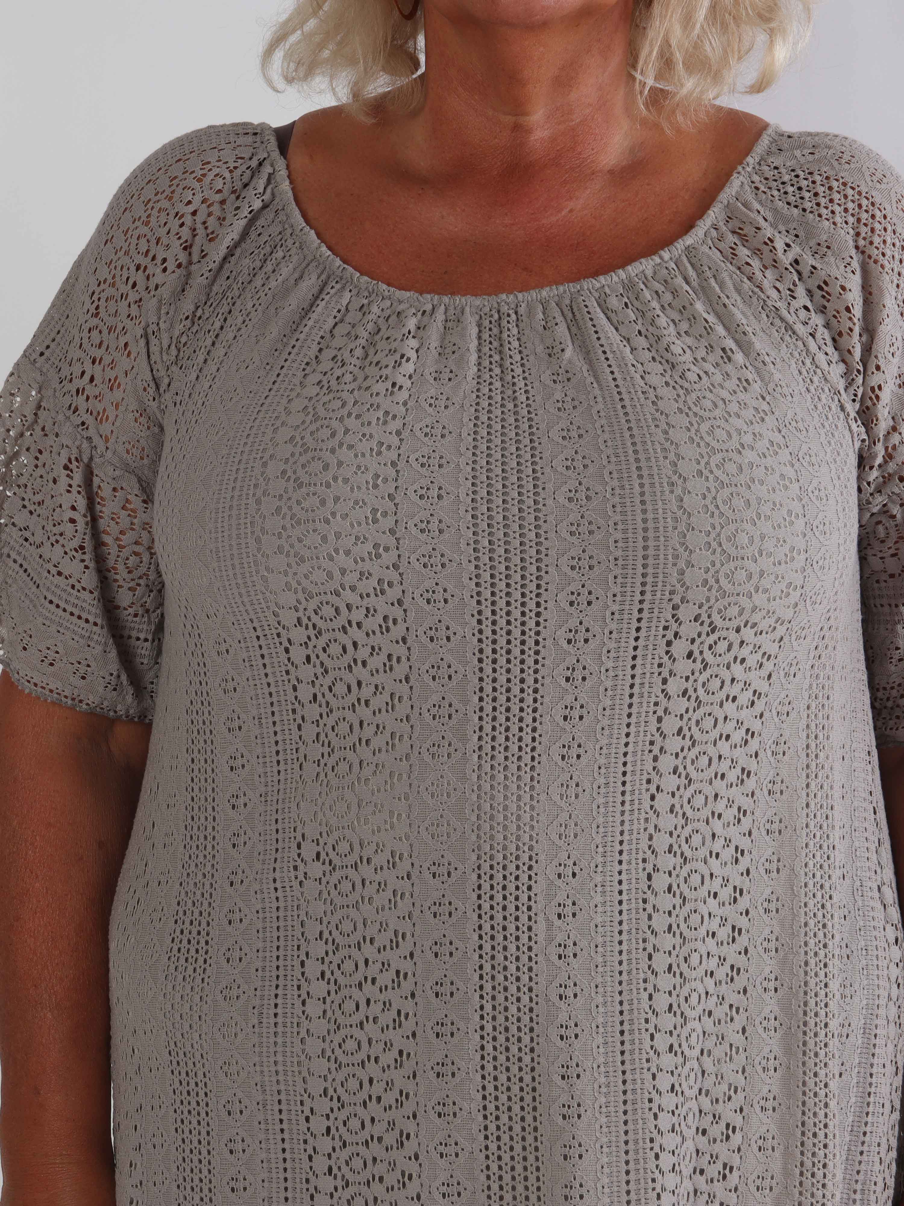 Galateia Sleeves - Plus size klänning i mjuk spets i bomull