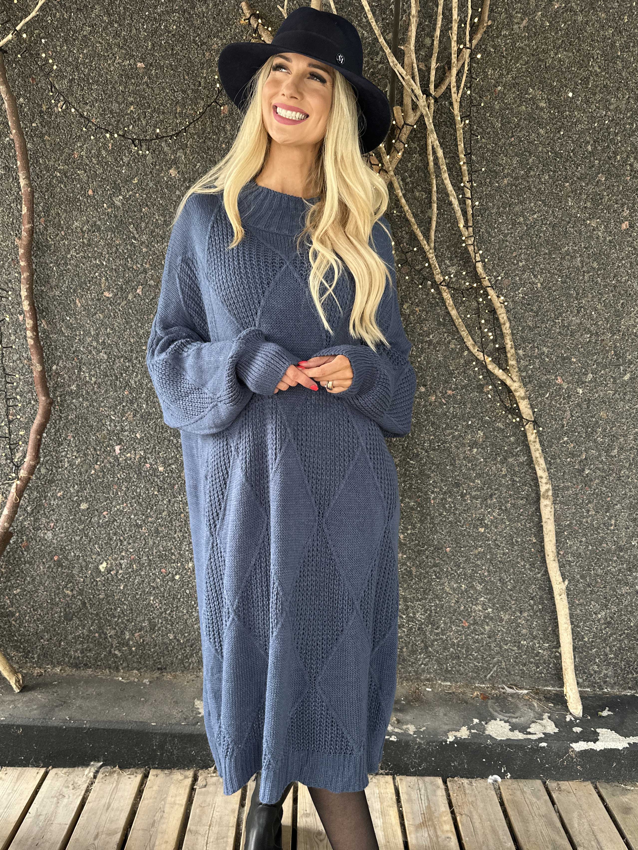 Garaldine - Klänning med stickat mönster och turtleneck