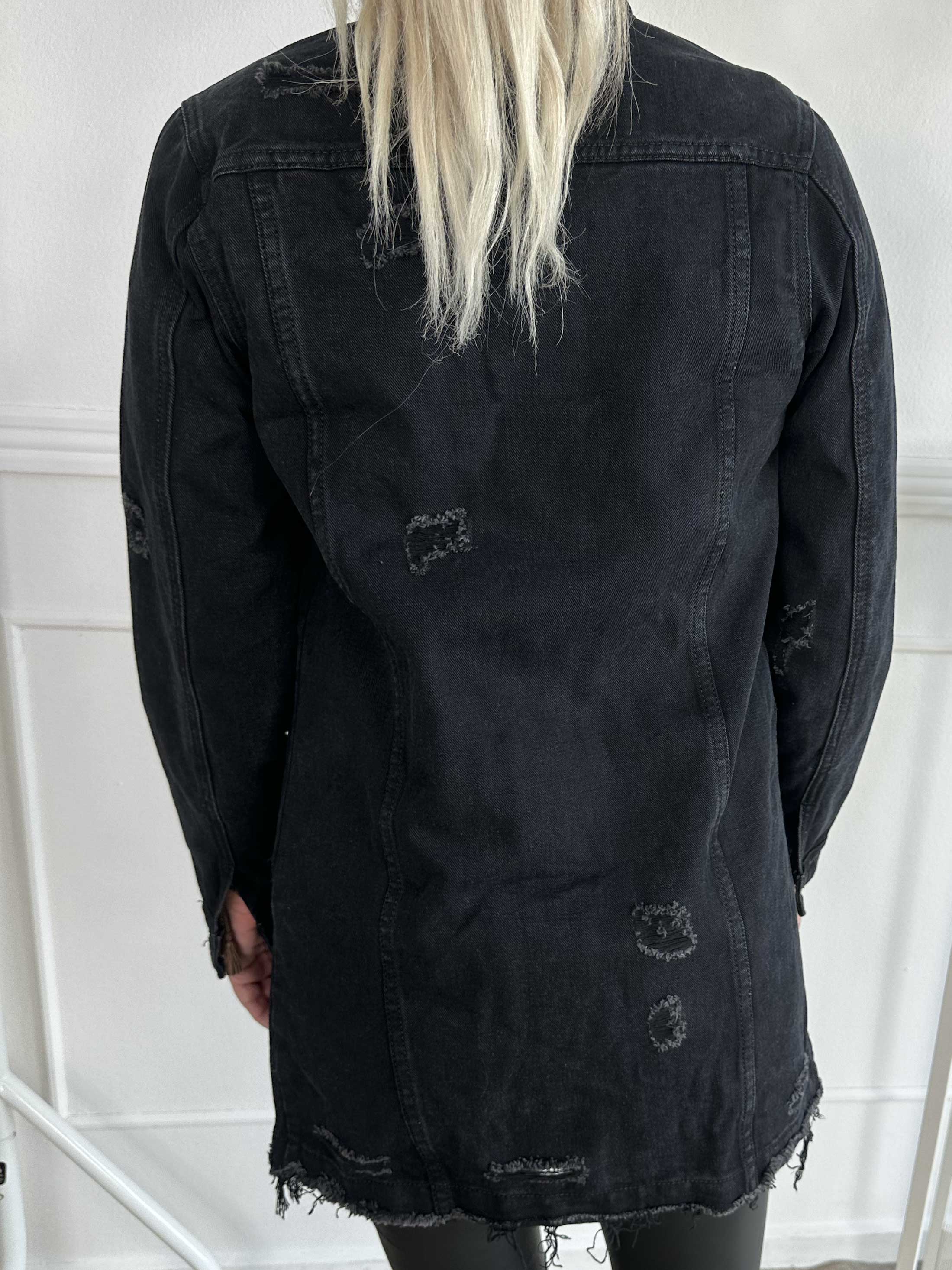 Giasone - Lång jeansjacka med slitna detaljer