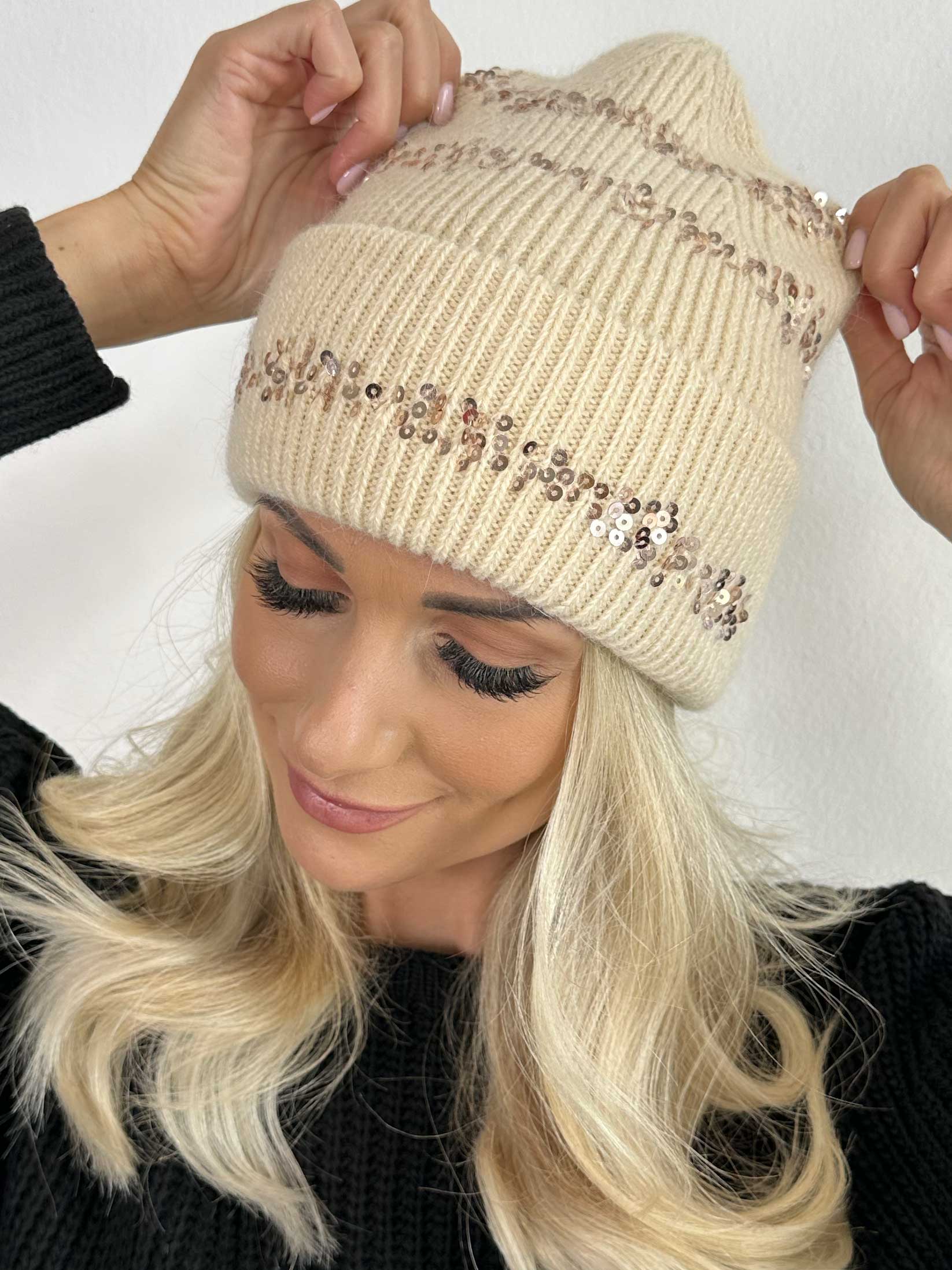 Hazel - Stickad mössa med paljetter