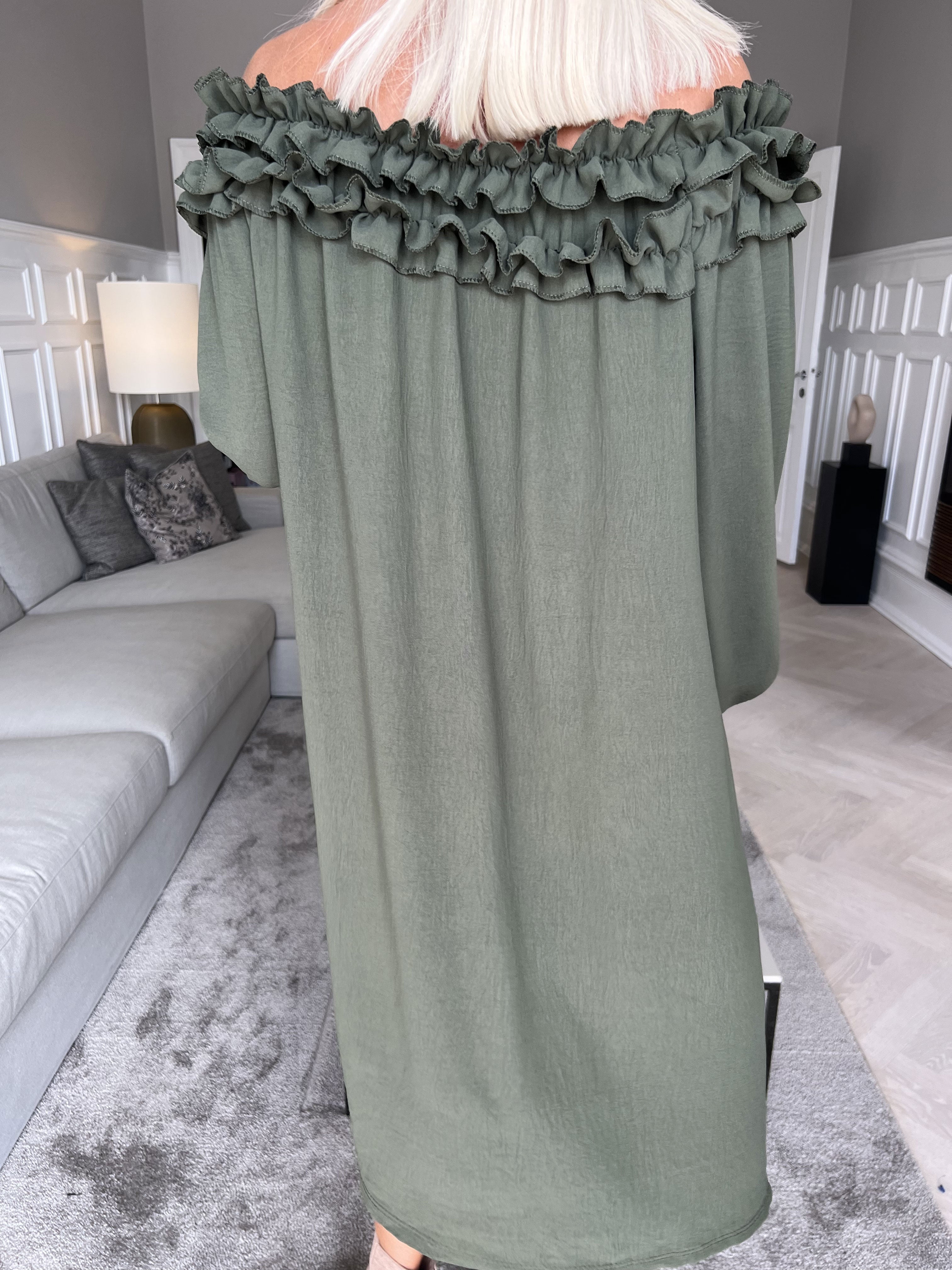 Chili Dress - Klänning med långa ärmar och volanger