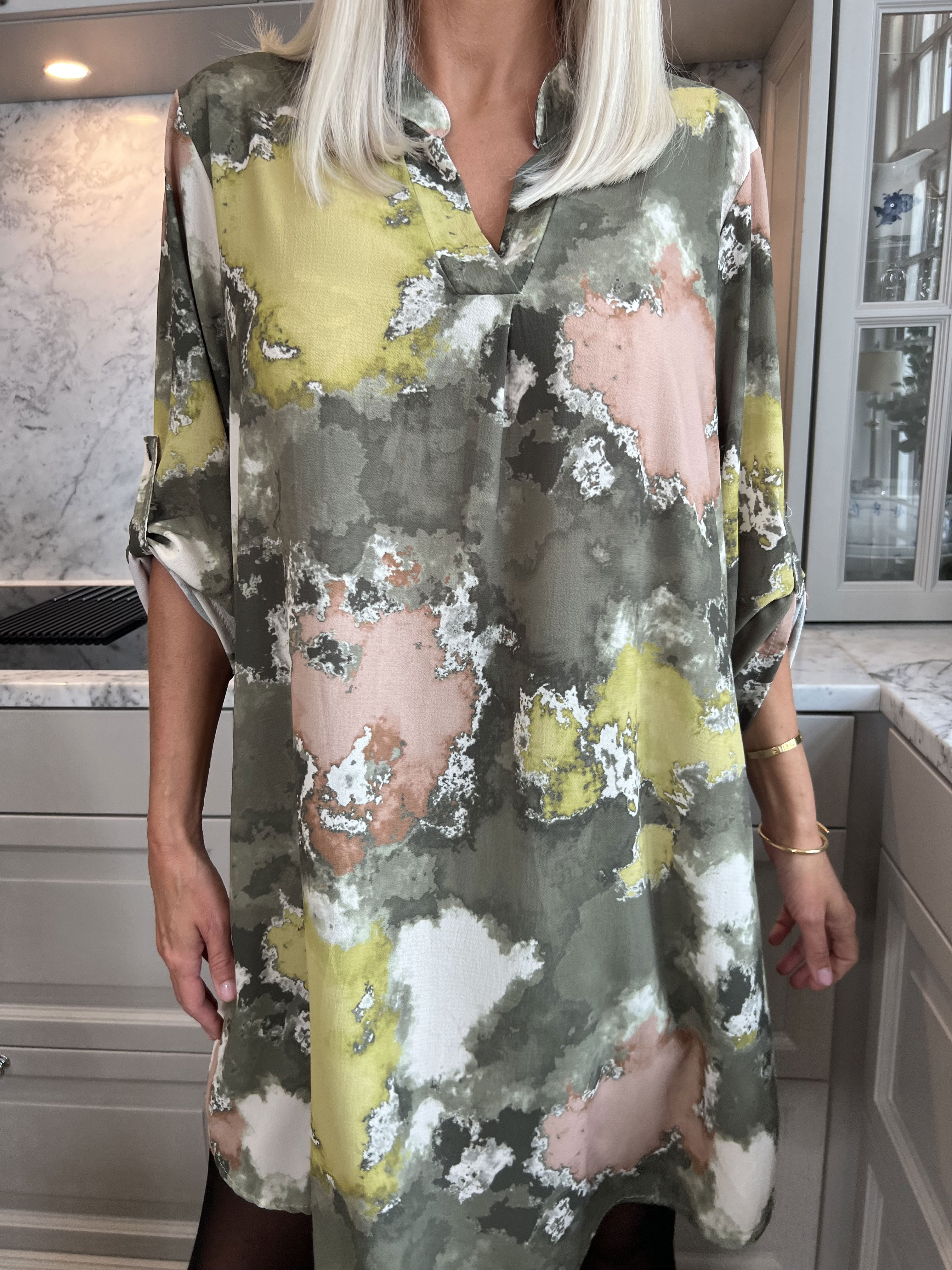 Vanesa Dress Batik - Lätt och luftig klänning i batikmönster